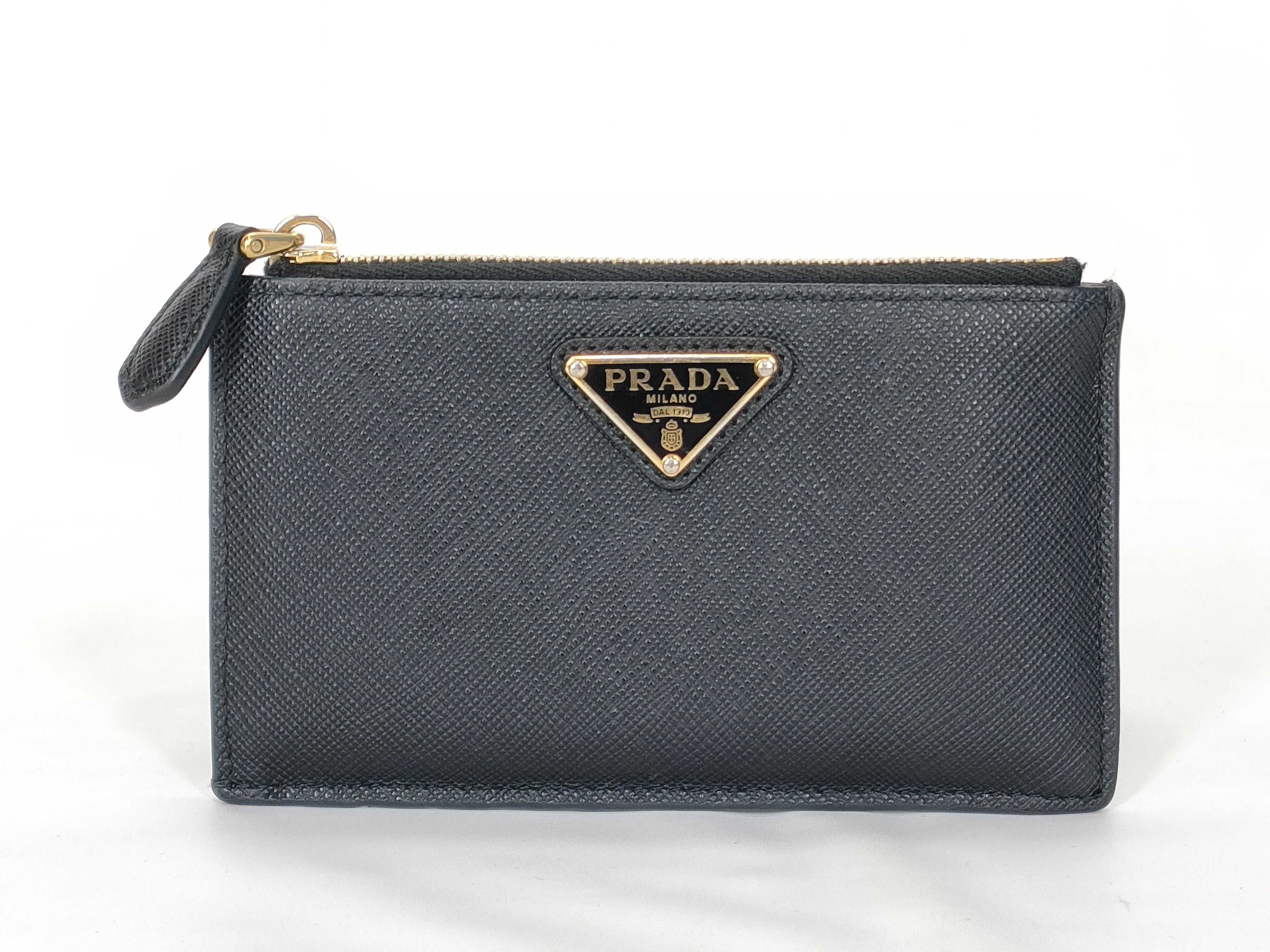 card case with triangular logo. Card case, pass case, business card holder.