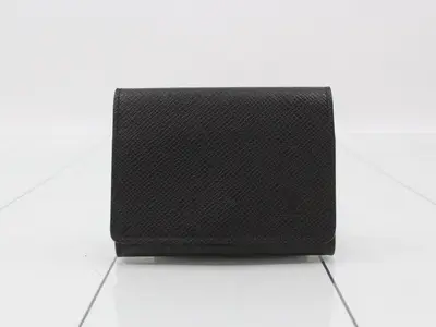 Card case with IC sensor.