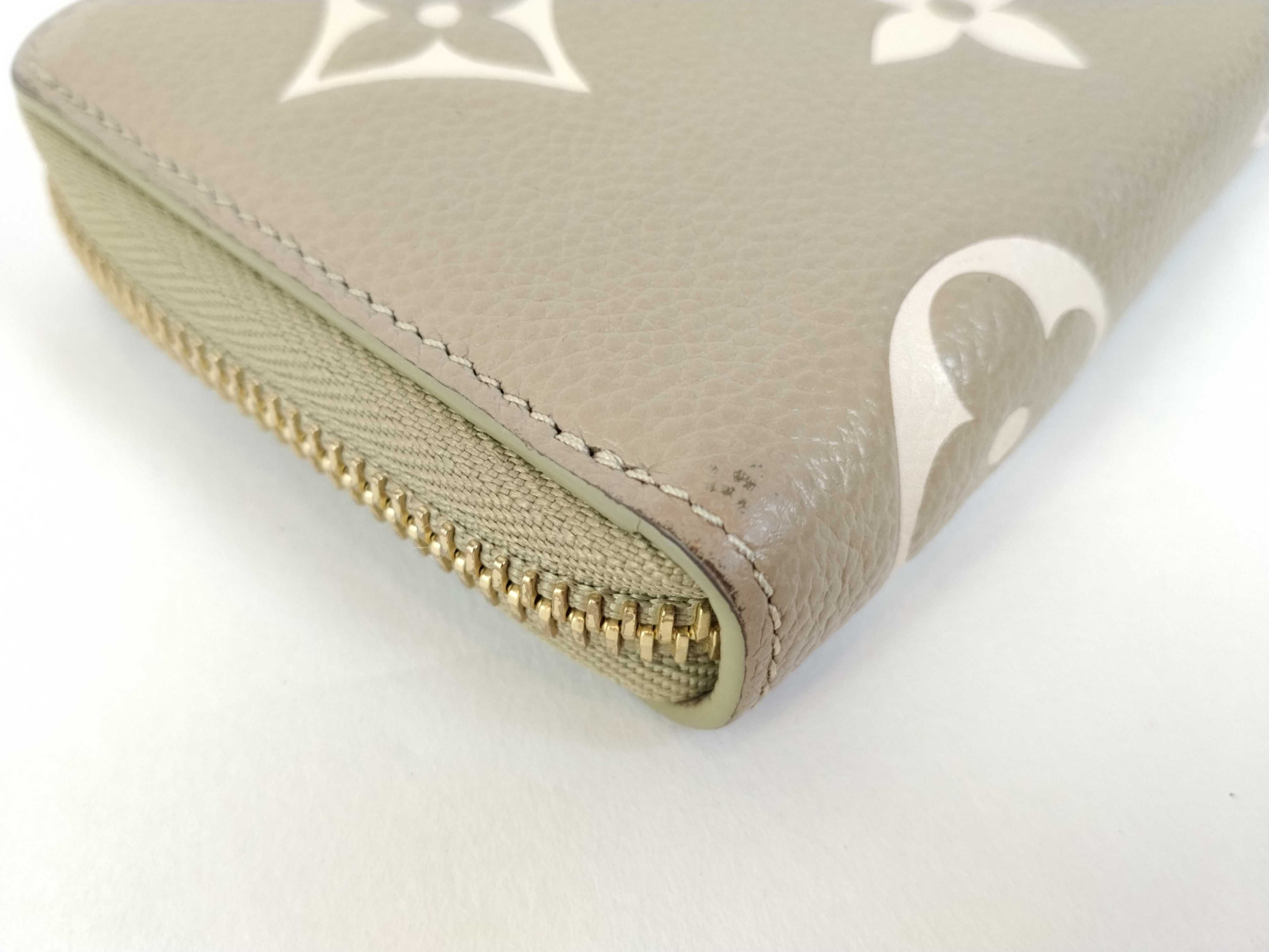Monogram Empreinte LV Monogram Empreinte Bicolor Portefeuille Clemence Round Zip Long Wallet M82478 Khaki/Beige RFID detected Wallet — view 3