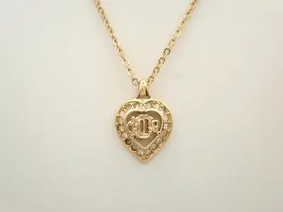 Heart-shaped rhinestone logo necklace/pendant, approximately 48cm in circumference.