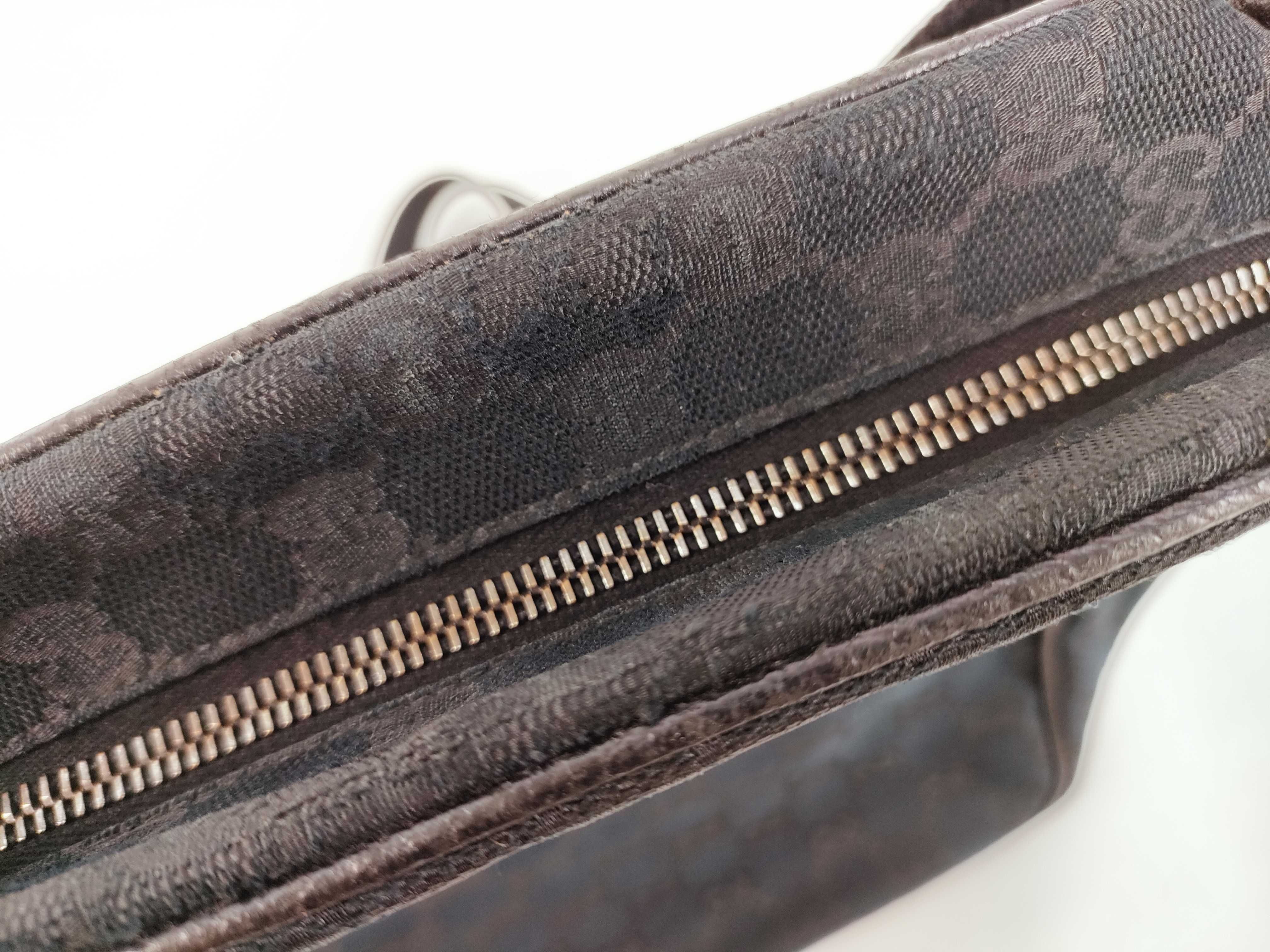 GG Canvas Shoulder Bag — view 9