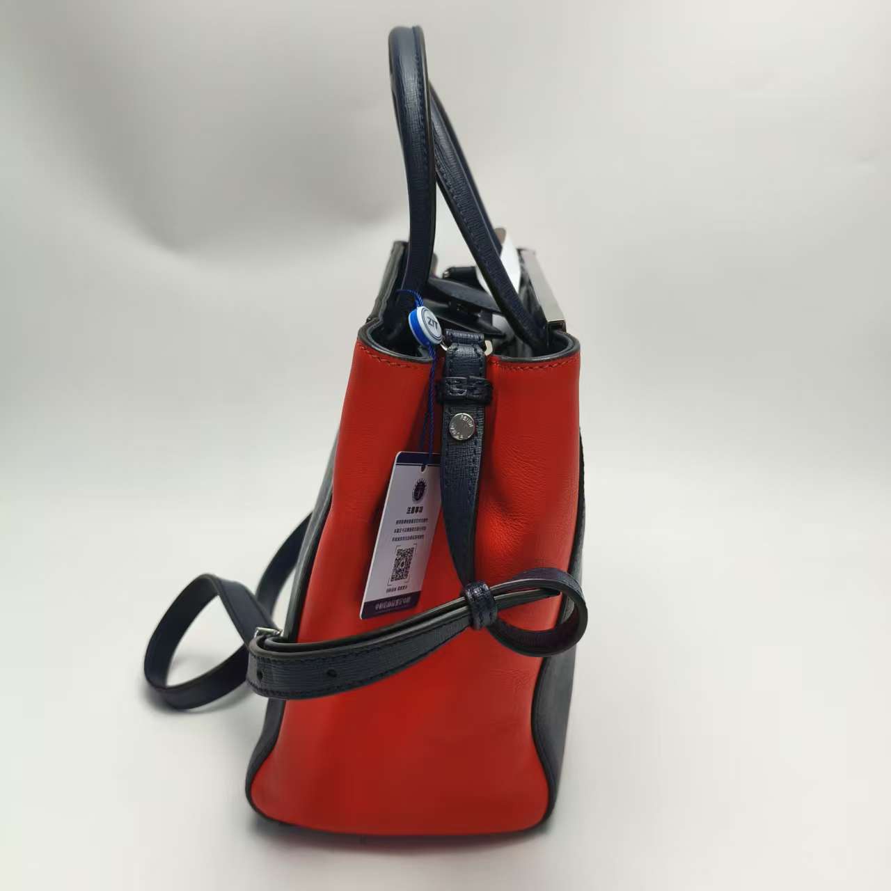 【*Shipped from: China*】FENDI 2 Jour Leather Shoulder Bag — view 4