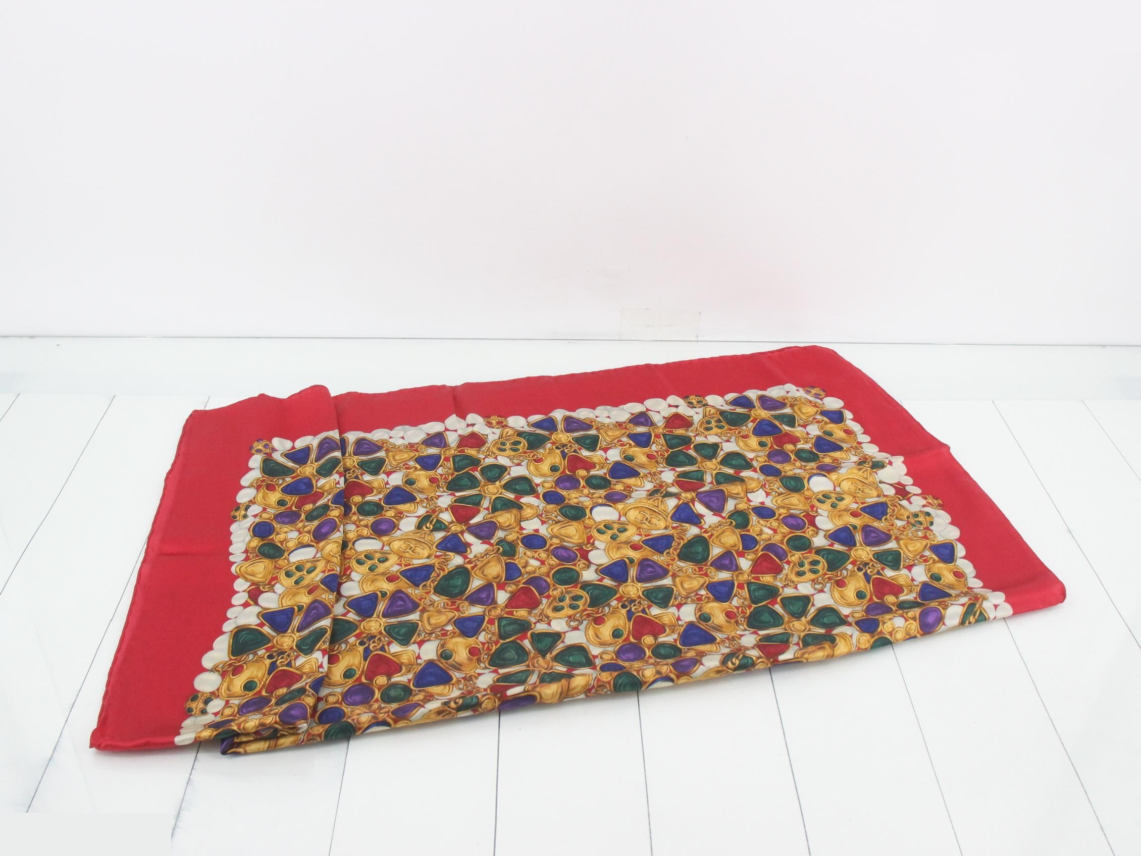 Vintage large silk scarf with jewelry pattern. — view 3