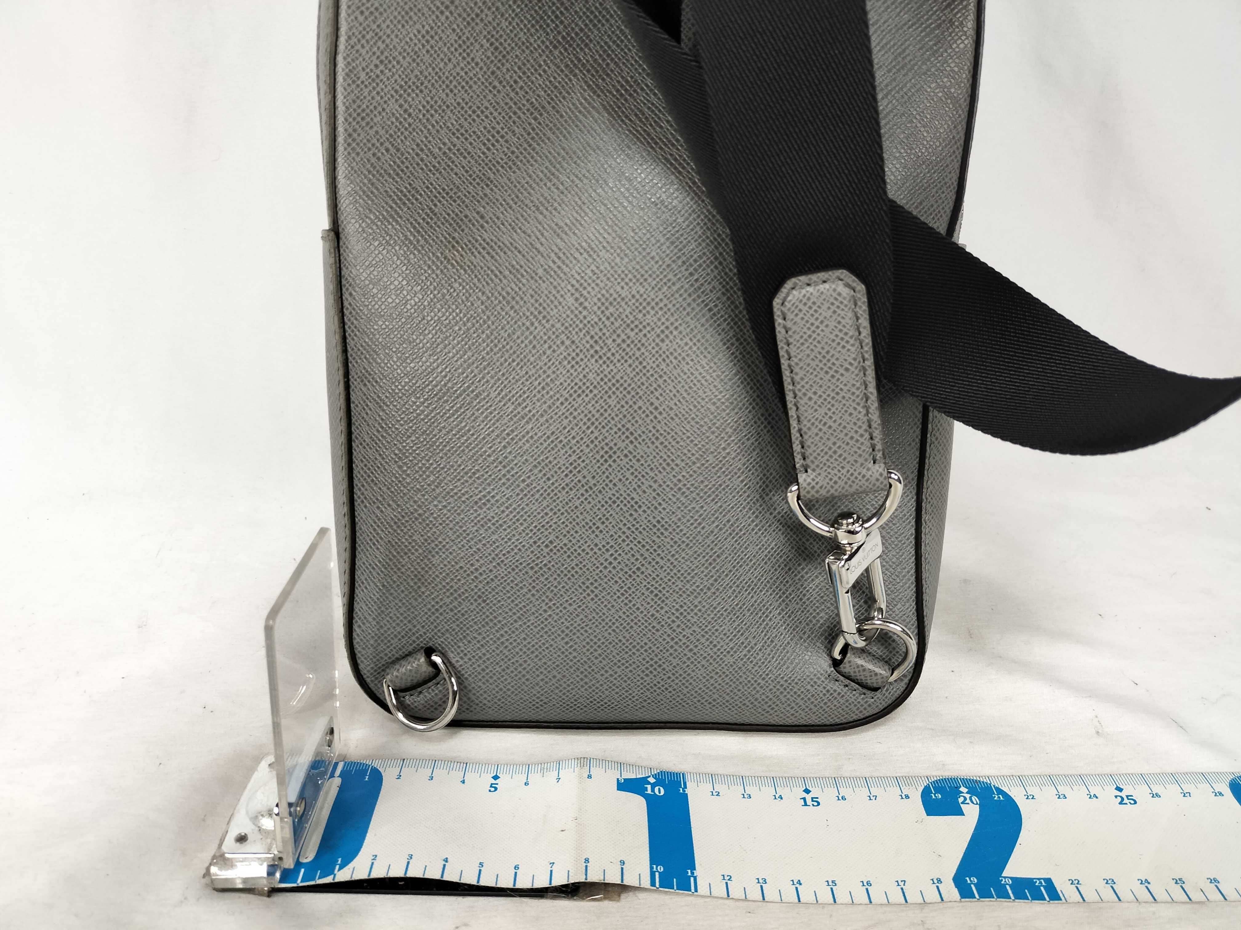 Taiga Avenue Sling Bag Shoulder Bag — view 2
