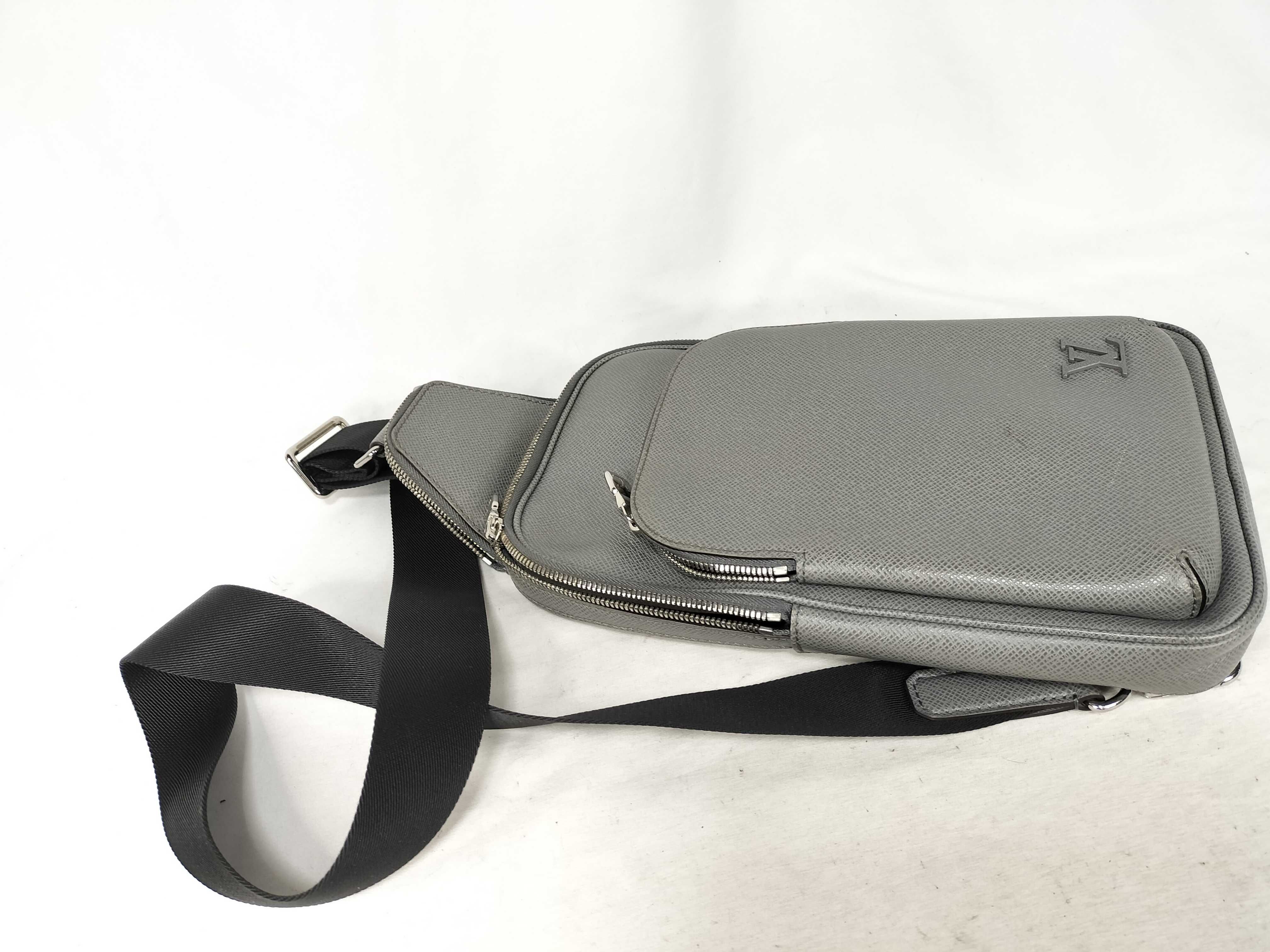 Taiga Avenue Sling Bag Shoulder Bag — view 3