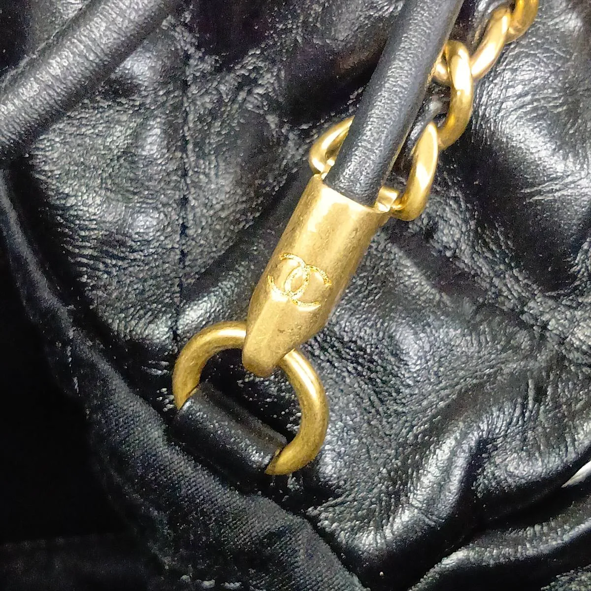22 Mini Shiny Calfskin 2-Way Shoulder Bag Black Gold Hardware H329NTU6 Random Serial Number — view 12