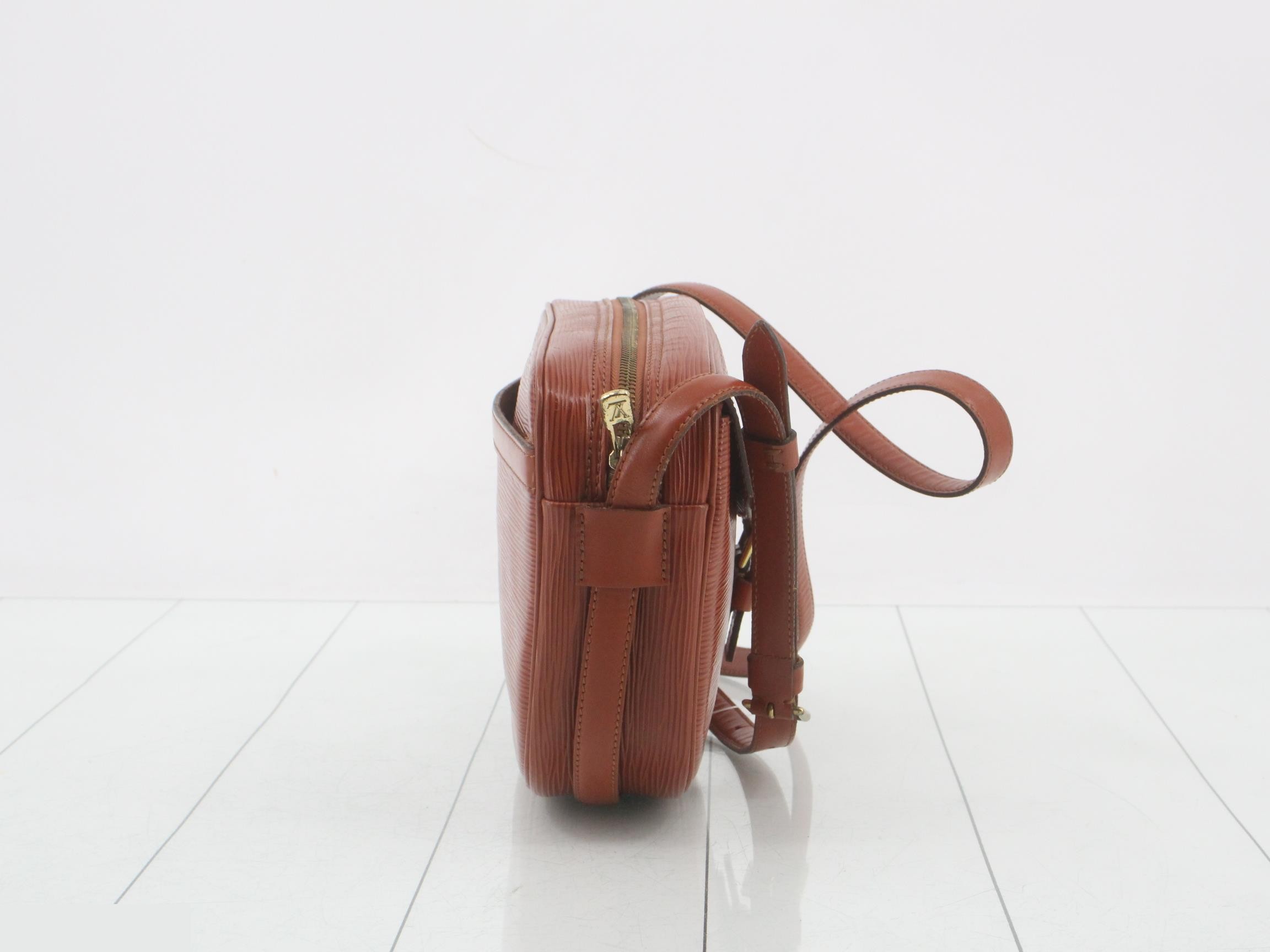 Epi Leather Jeune Fille Brown Shoulder Bag — view 4