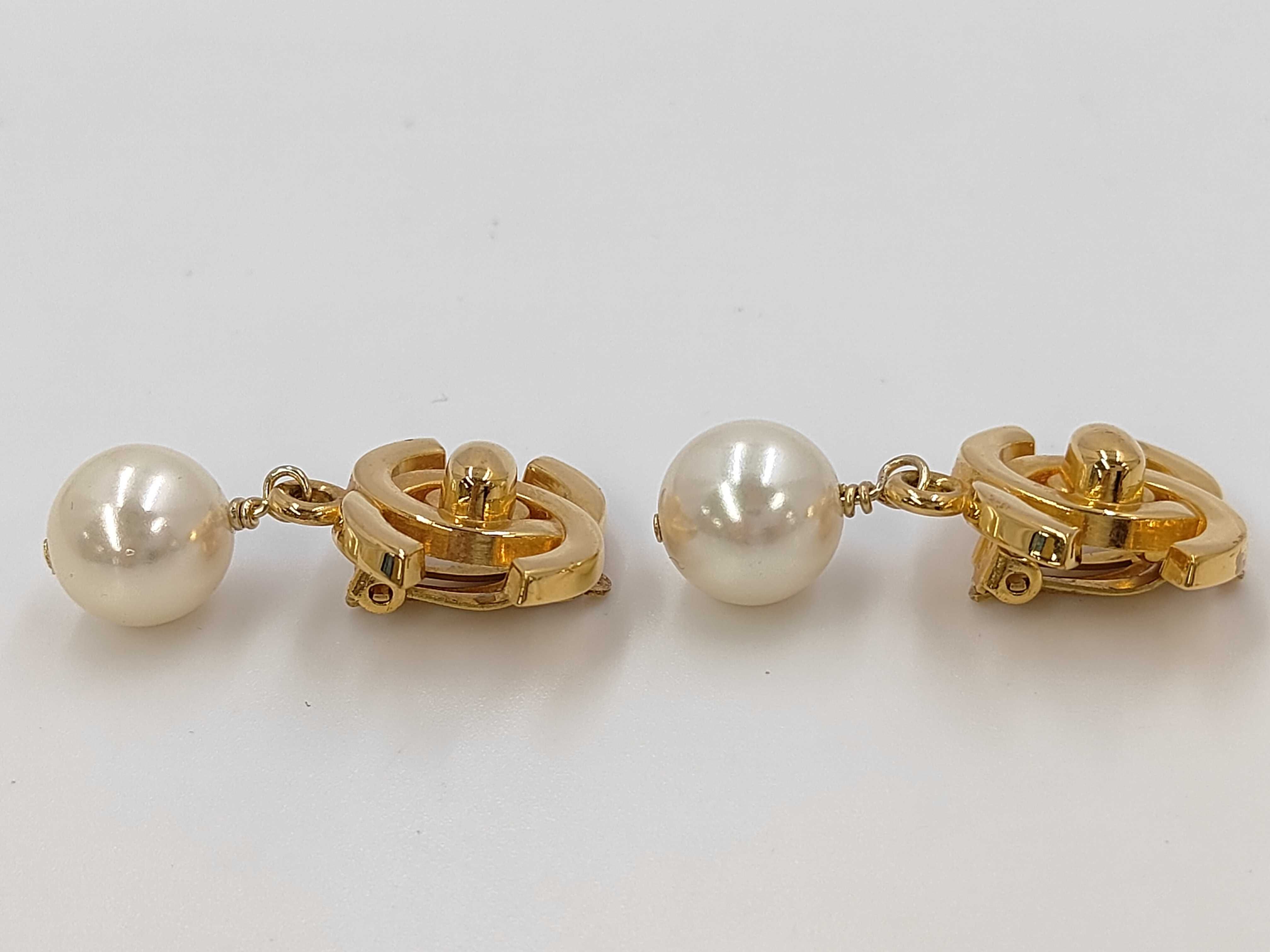 Turnlock F Pearl Earrings (with comments) 96P Earrings — view 2