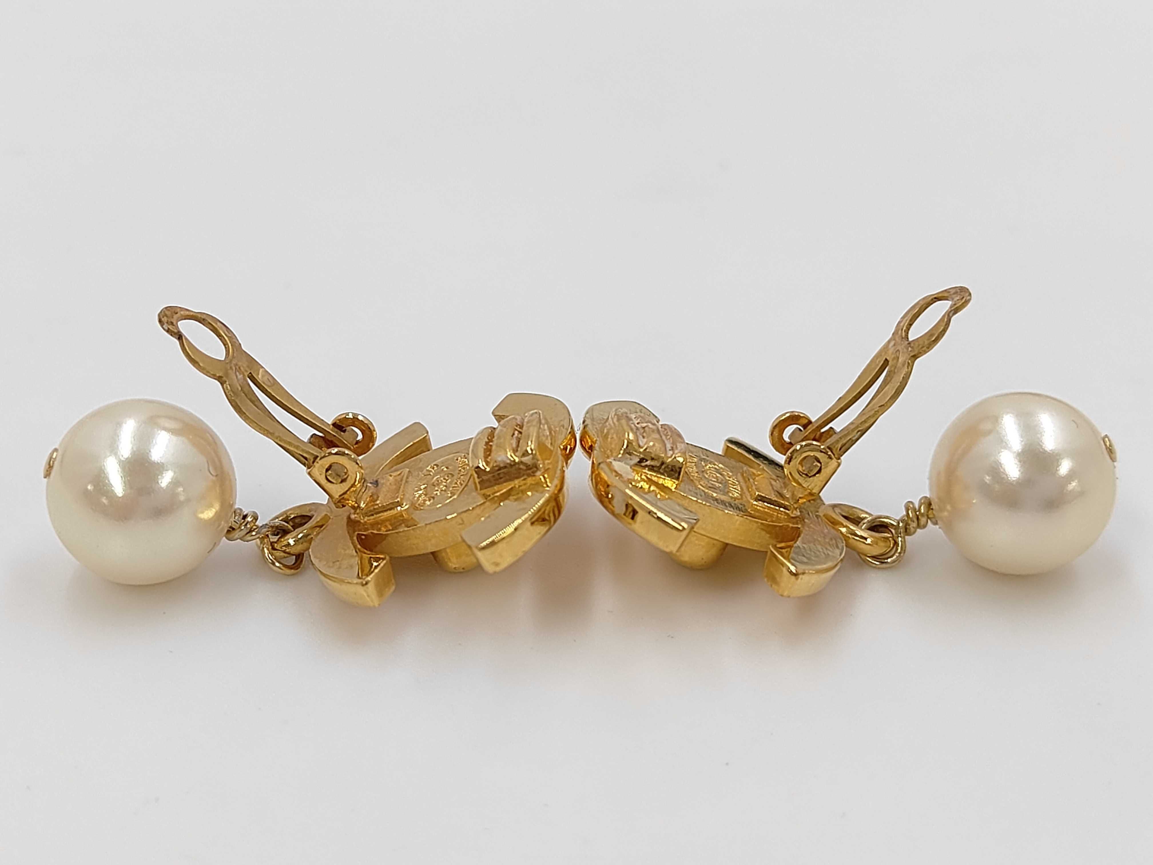 Turnlock F Pearl Earrings (with comments) 96P Earrings — view 4