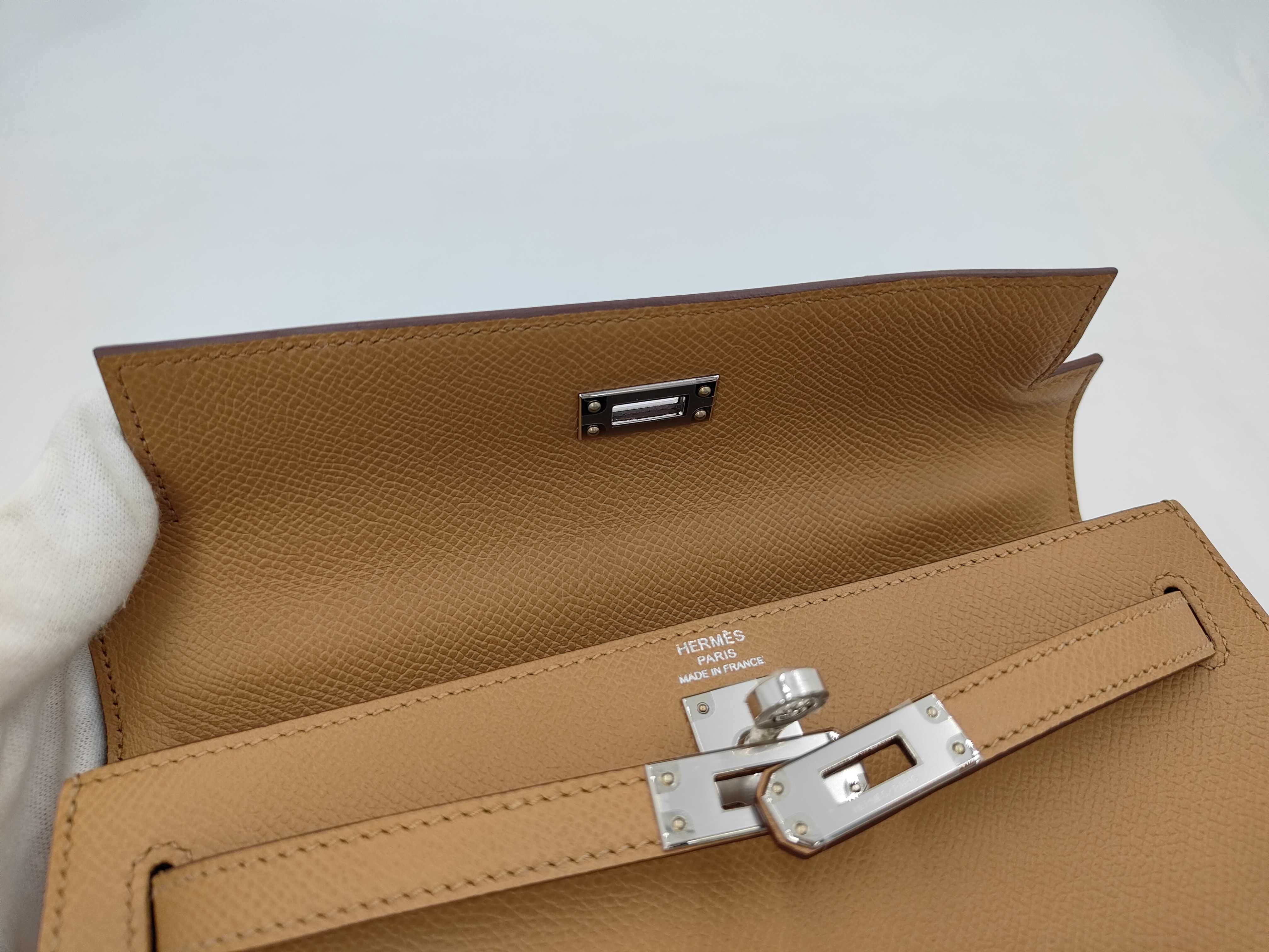 Kelly 25 Sellier Biscuit Epsom Leather Silver Hardware G Stamp Handbag — view 8