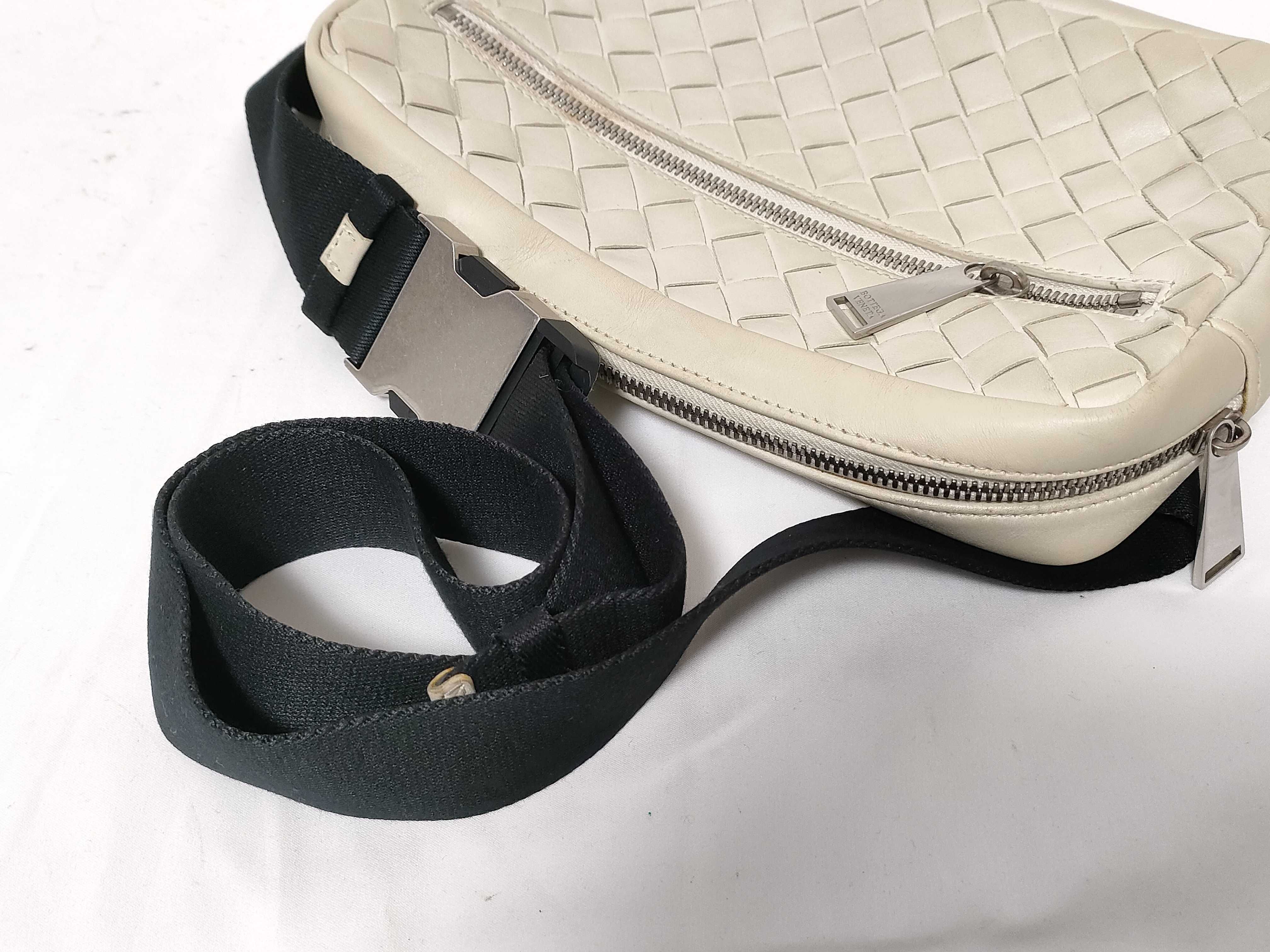 Intrecciato Bottega Maxi Intrecciato Belt Bag Shoulder Bag — view 3