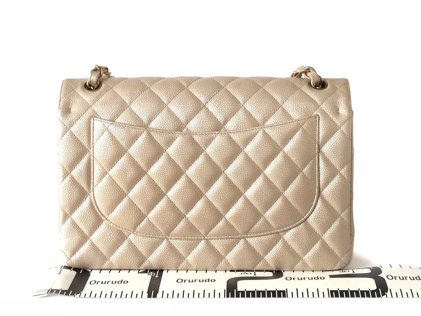 Large Matelassé bag, caviar leather, double flap, double chain shoulder bag, pearl. — view 2