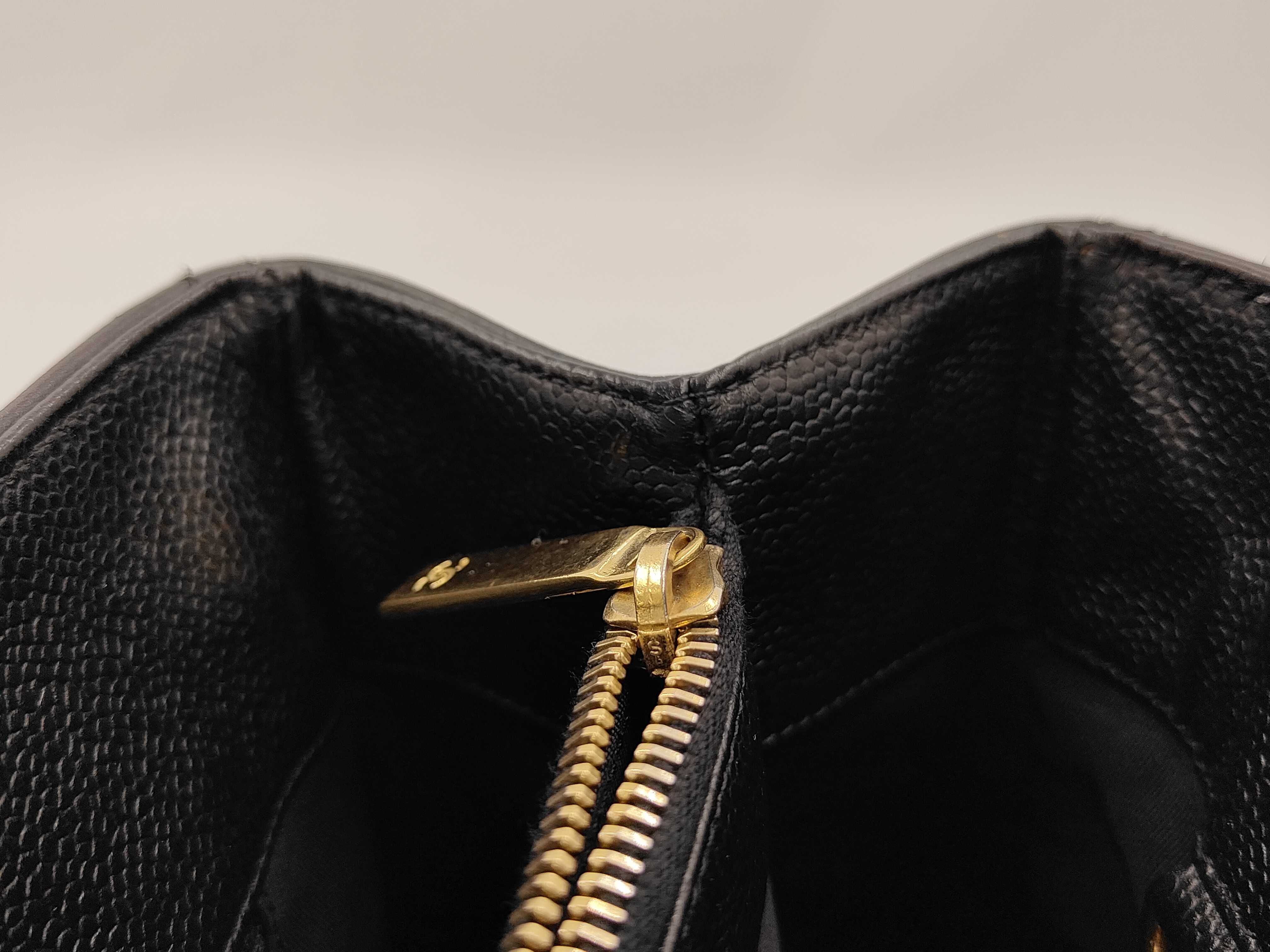 Caviar Skin Chain Tote GST Black Gold Hardware Tote Bag — view 15