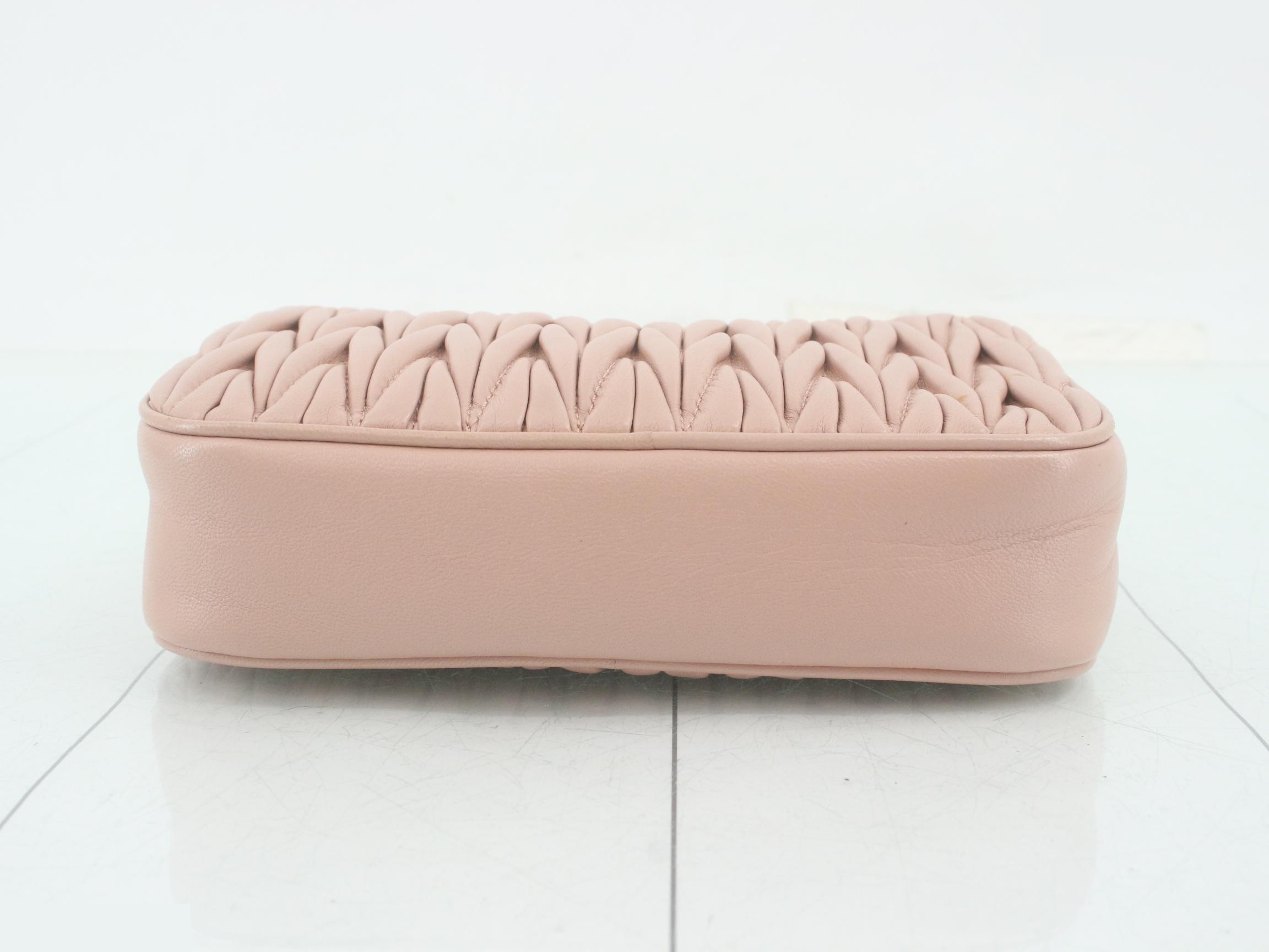 Matelassé (Bag) - Shoulder Bag - Leather - Pink — view 3