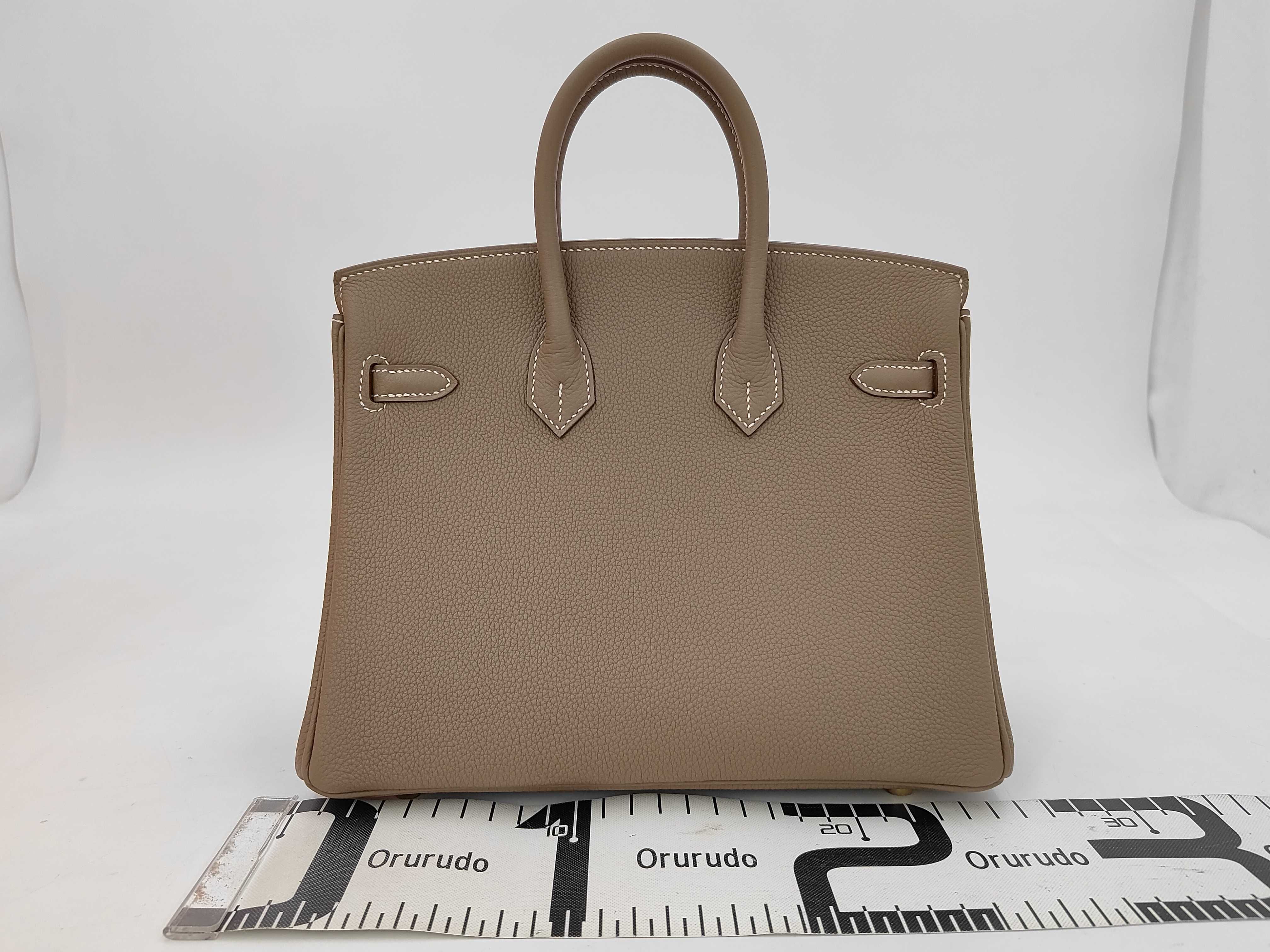 Birkin 25 G stamp Togo Etoupe Gold hardware handbag — view 2