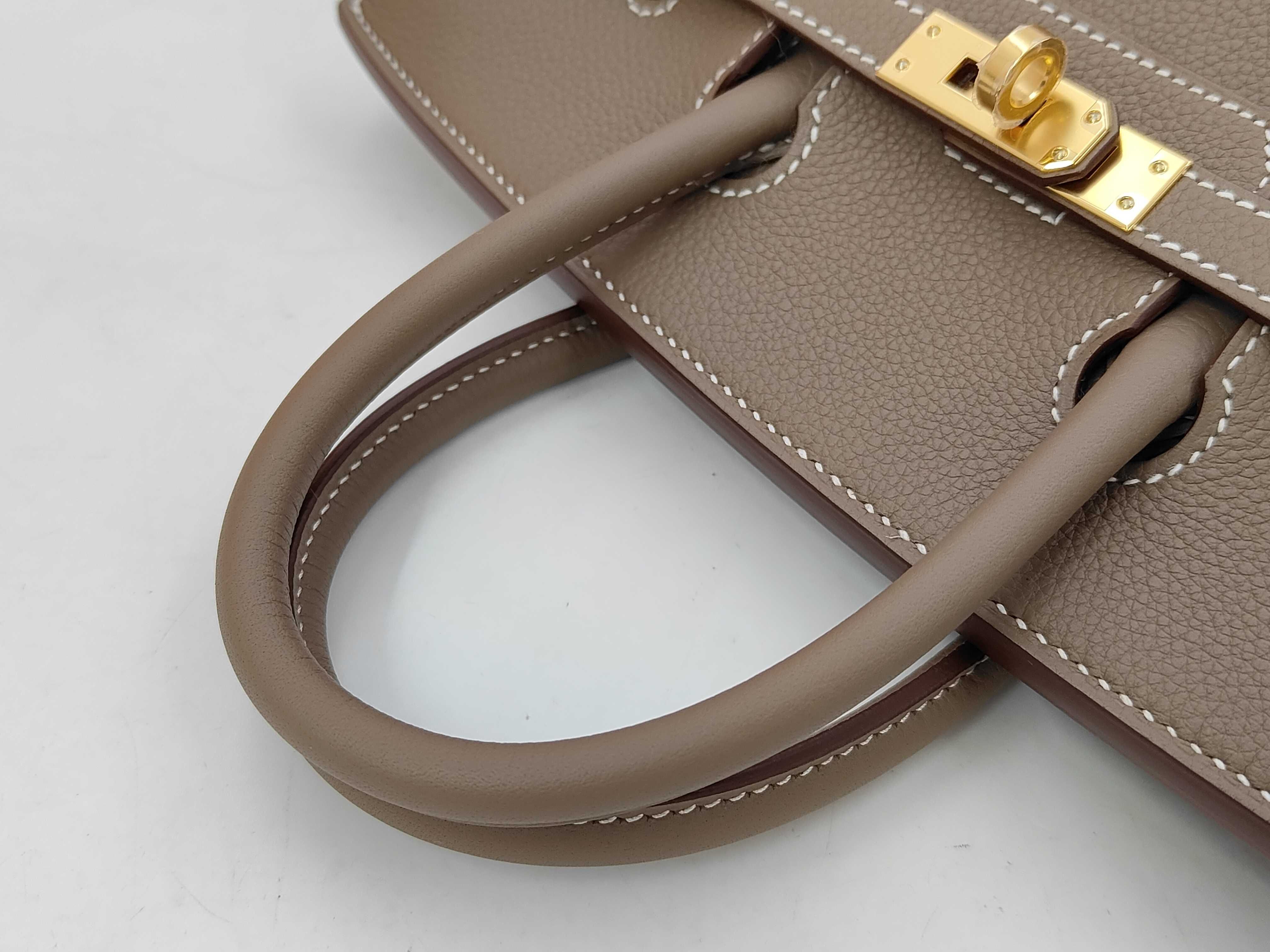 Birkin 25 G stamp Togo Etoupe Gold hardware handbag — view 3