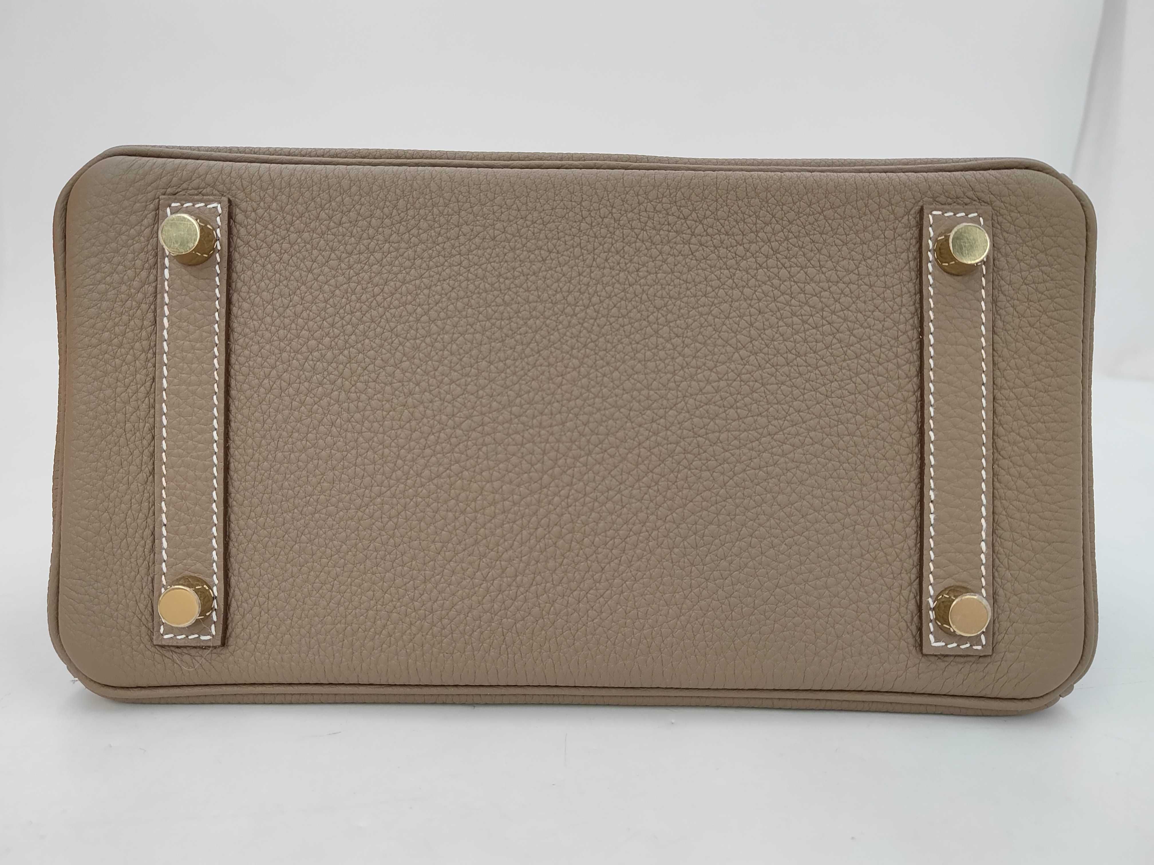 Birkin 25 G stamp Togo Etoupe Gold hardware handbag — view 7