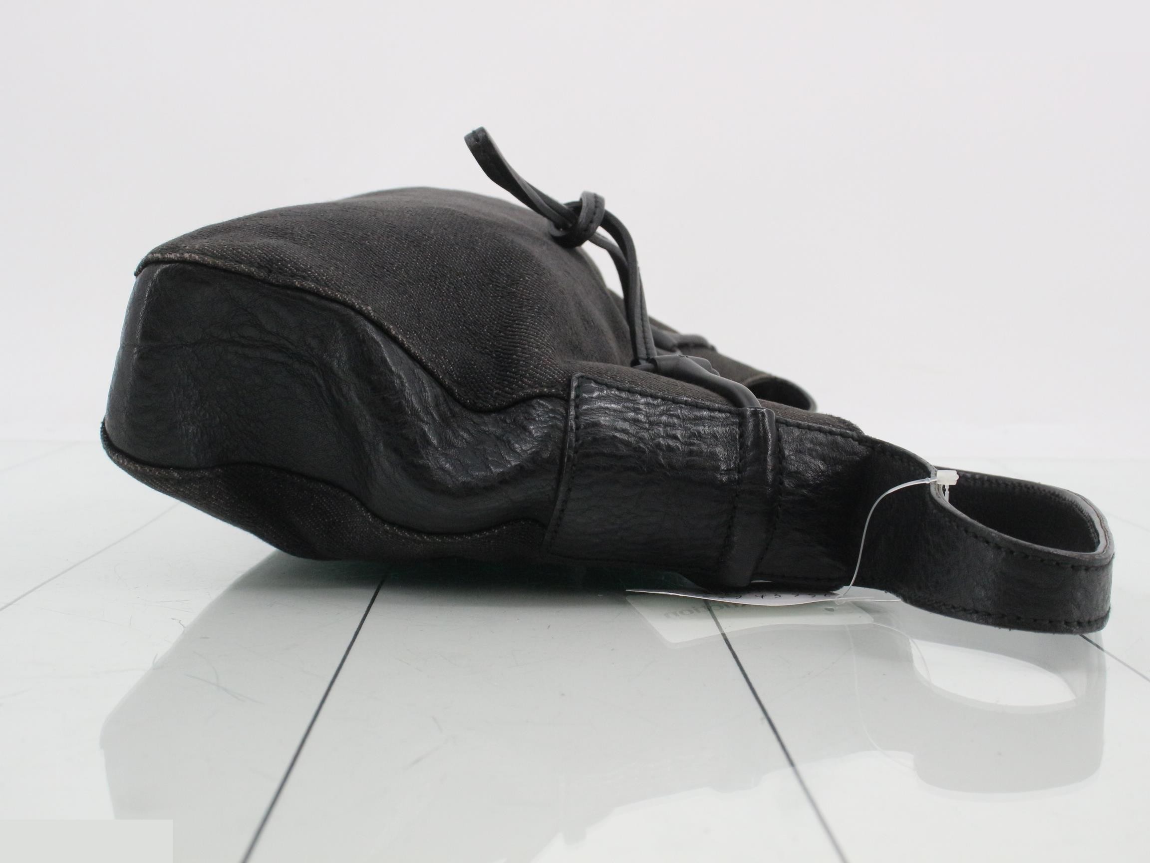 GG Canvas Horsebit Shoulder Bag — view 3