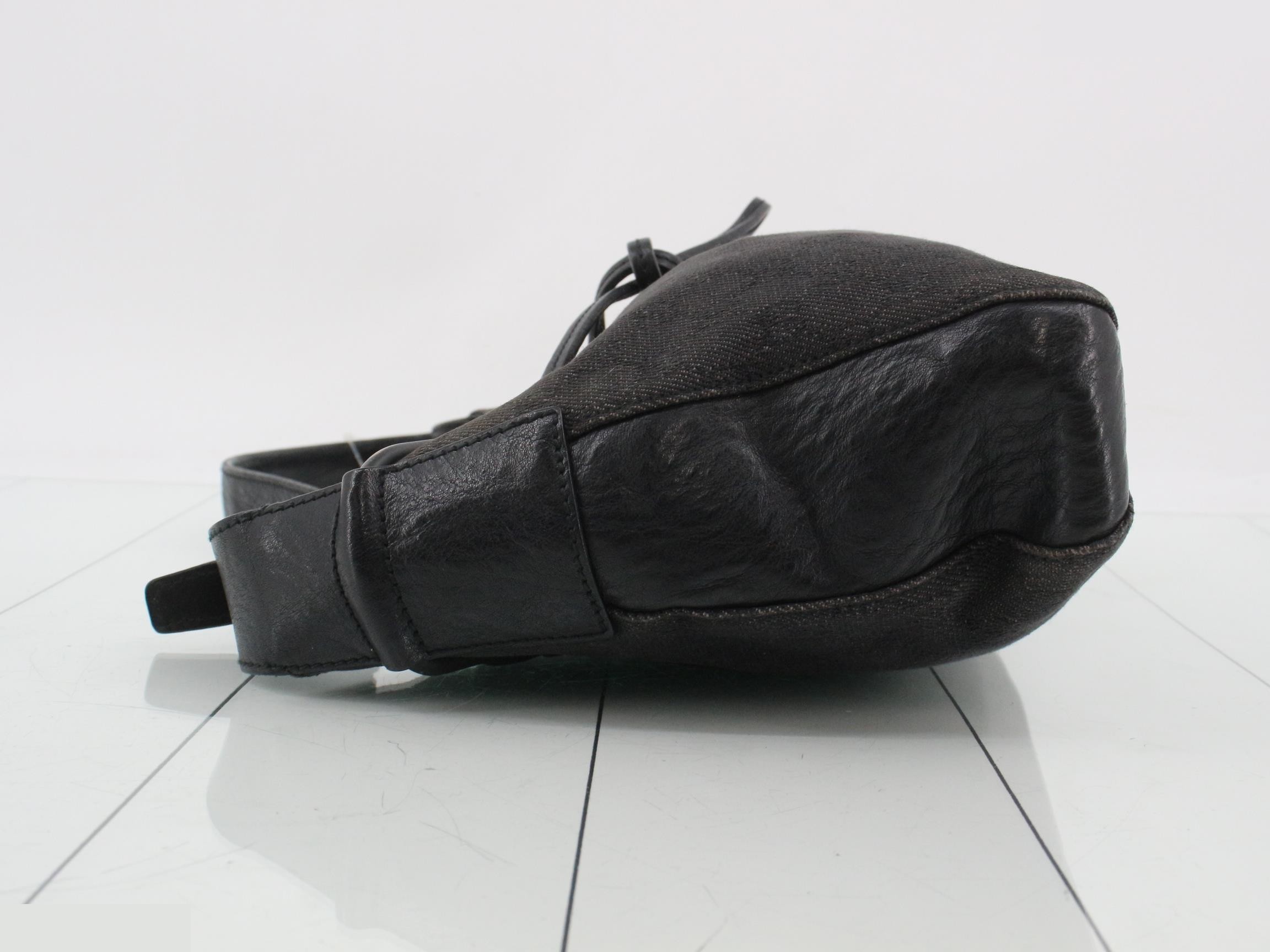 GG Canvas Horsebit Shoulder Bag — view 4