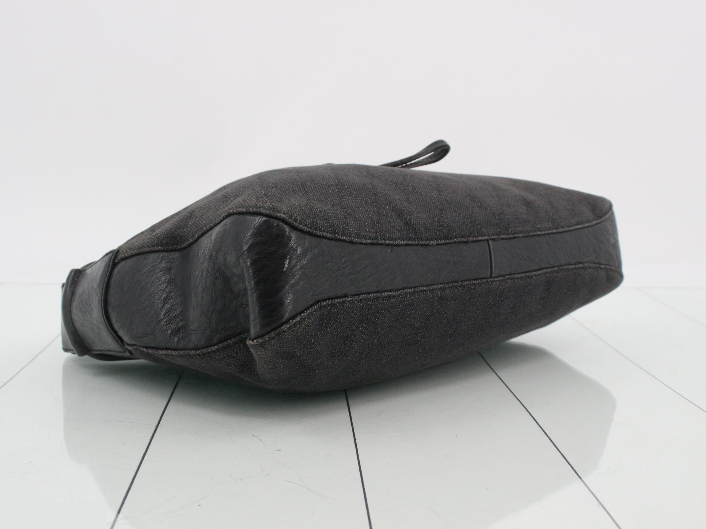 GG Canvas Horsebit Shoulder Bag — view 5