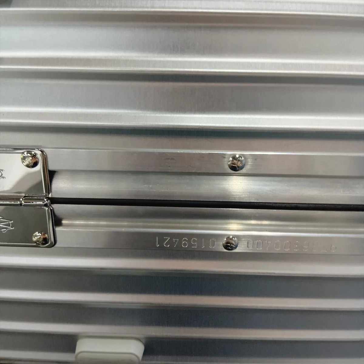 [Individually packaged] Rimowa Check-in M Aluminum Carry Case, Silver, Combination Lock: Left 000, Right 321, Pouch core broken — view 14
