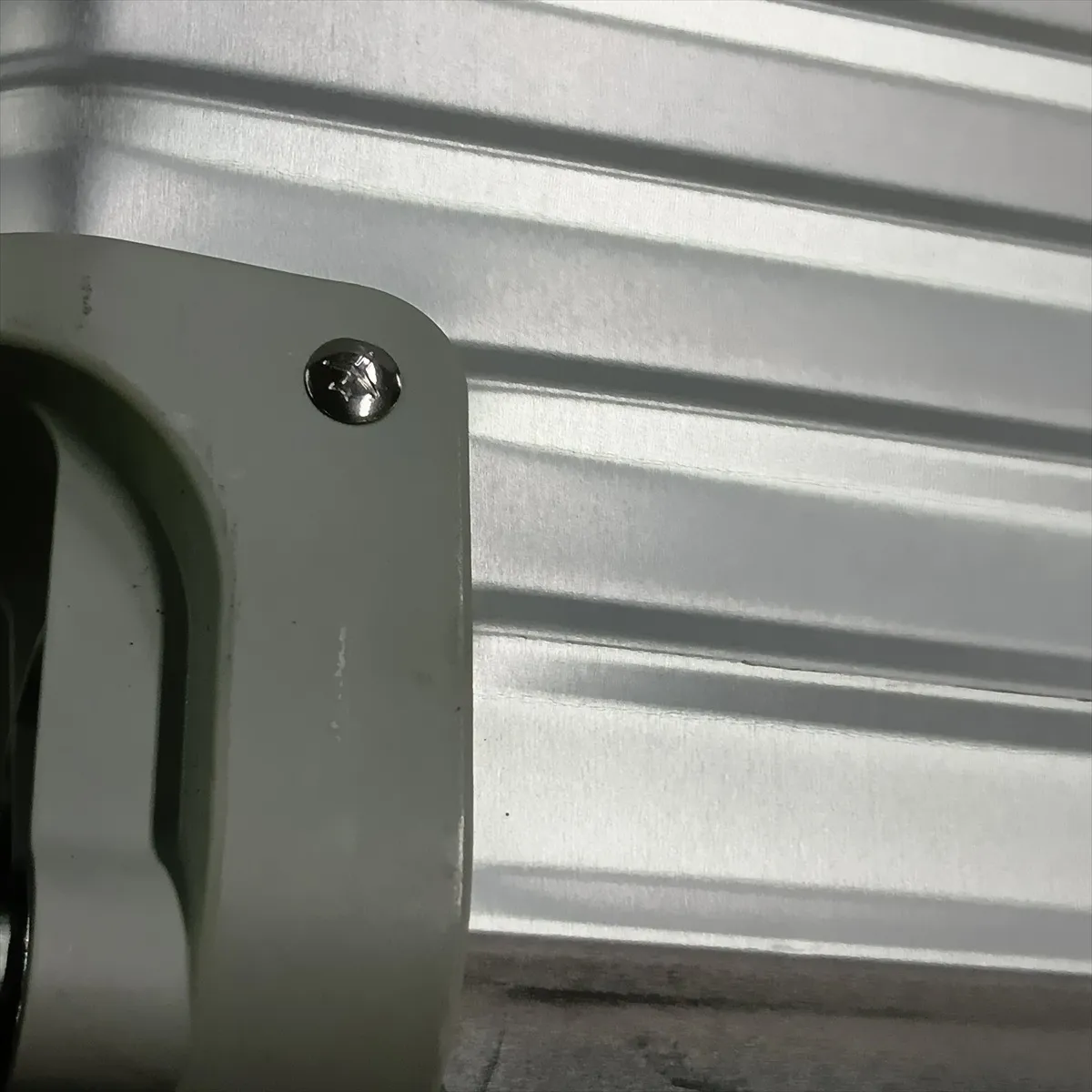 [Individually packaged] Rimowa Check-in M Aluminum Carry Case, Silver, Combination Lock: Left 000, Right 321, Pouch core broken — view 15