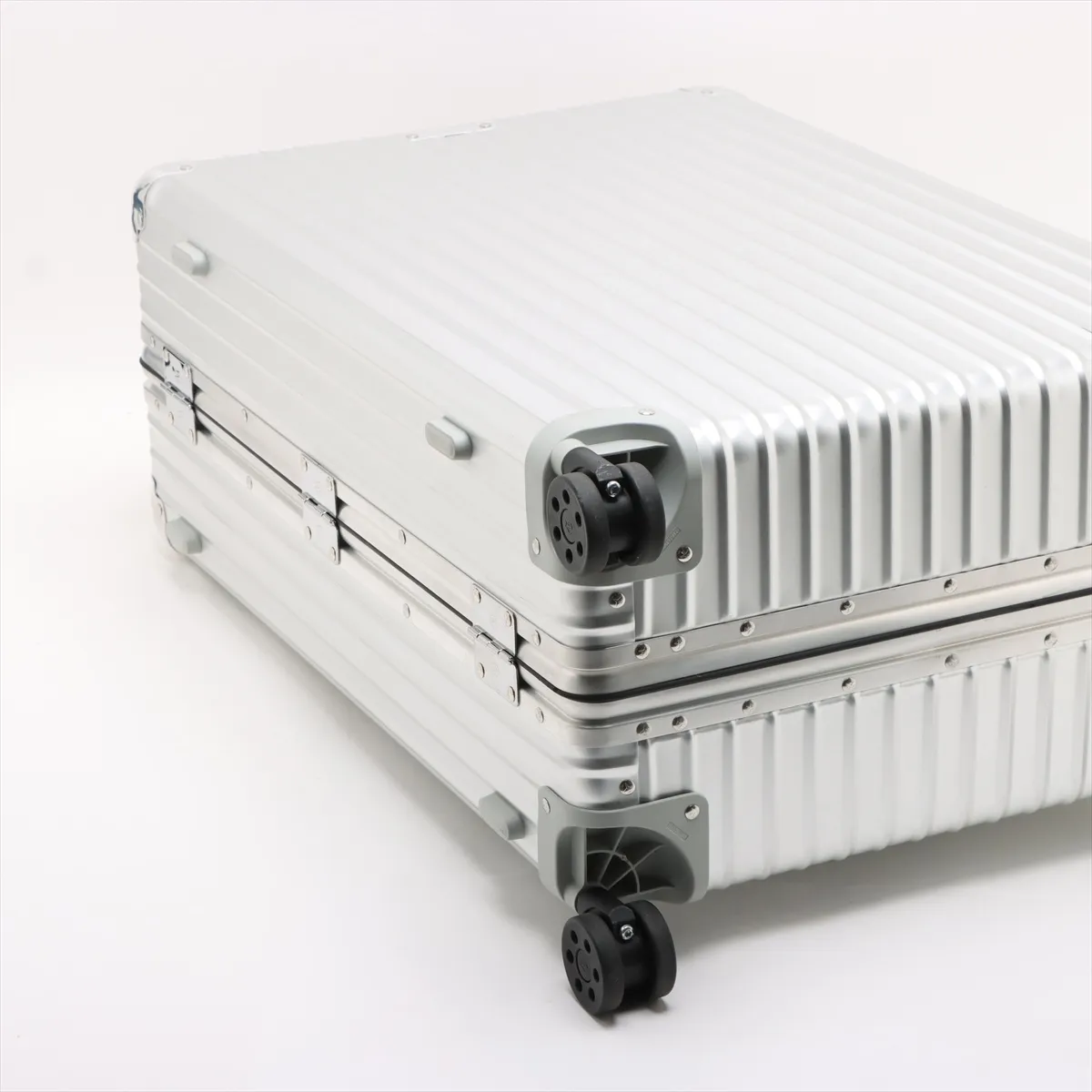 [Individually packaged] Rimowa Check-in M Aluminum Carry Case, Silver, Combination Lock: Left 000, Right 321, Pouch core broken — view 4