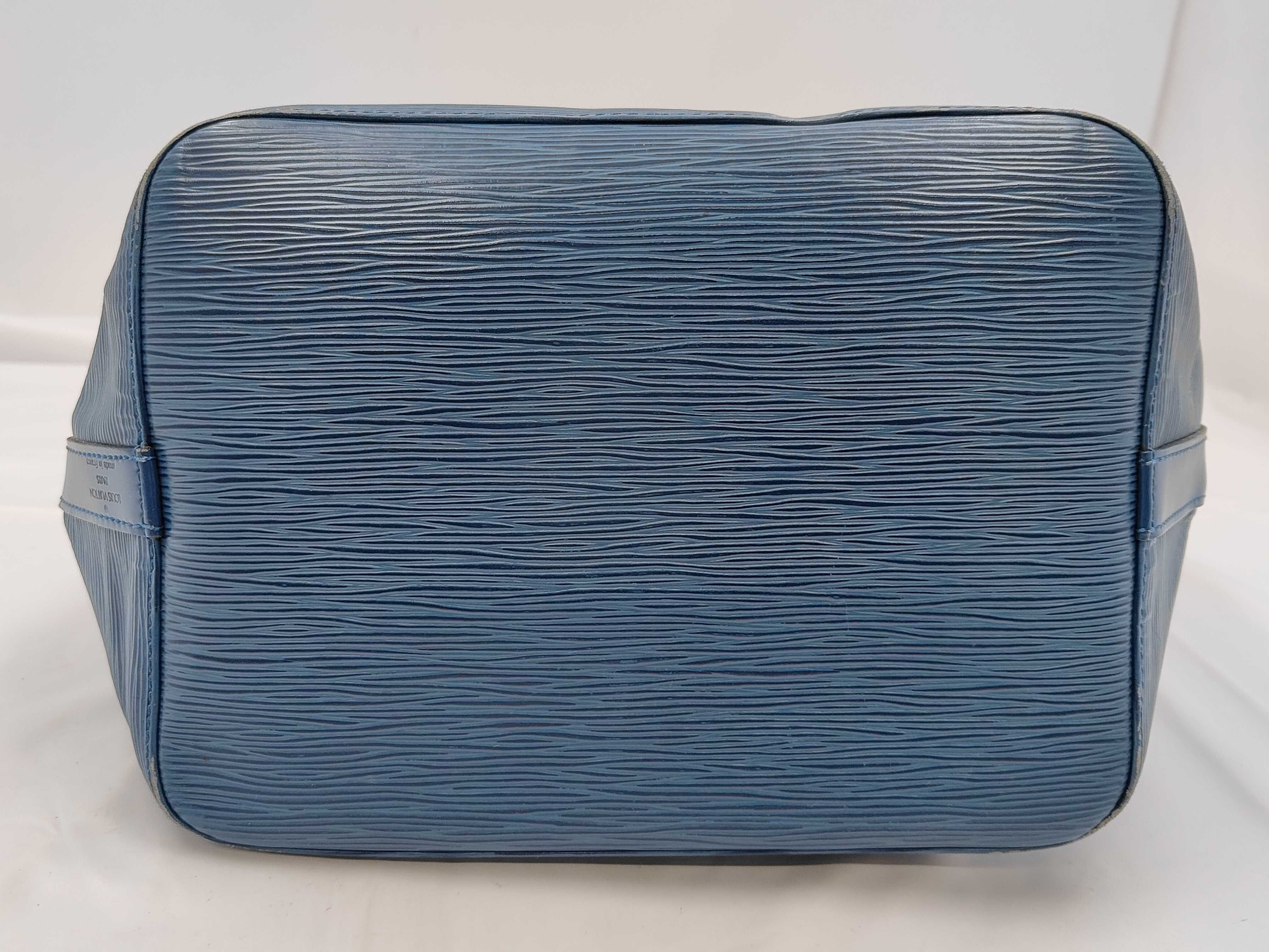 LV Petit Noé M44105 Epi Bag — view 8