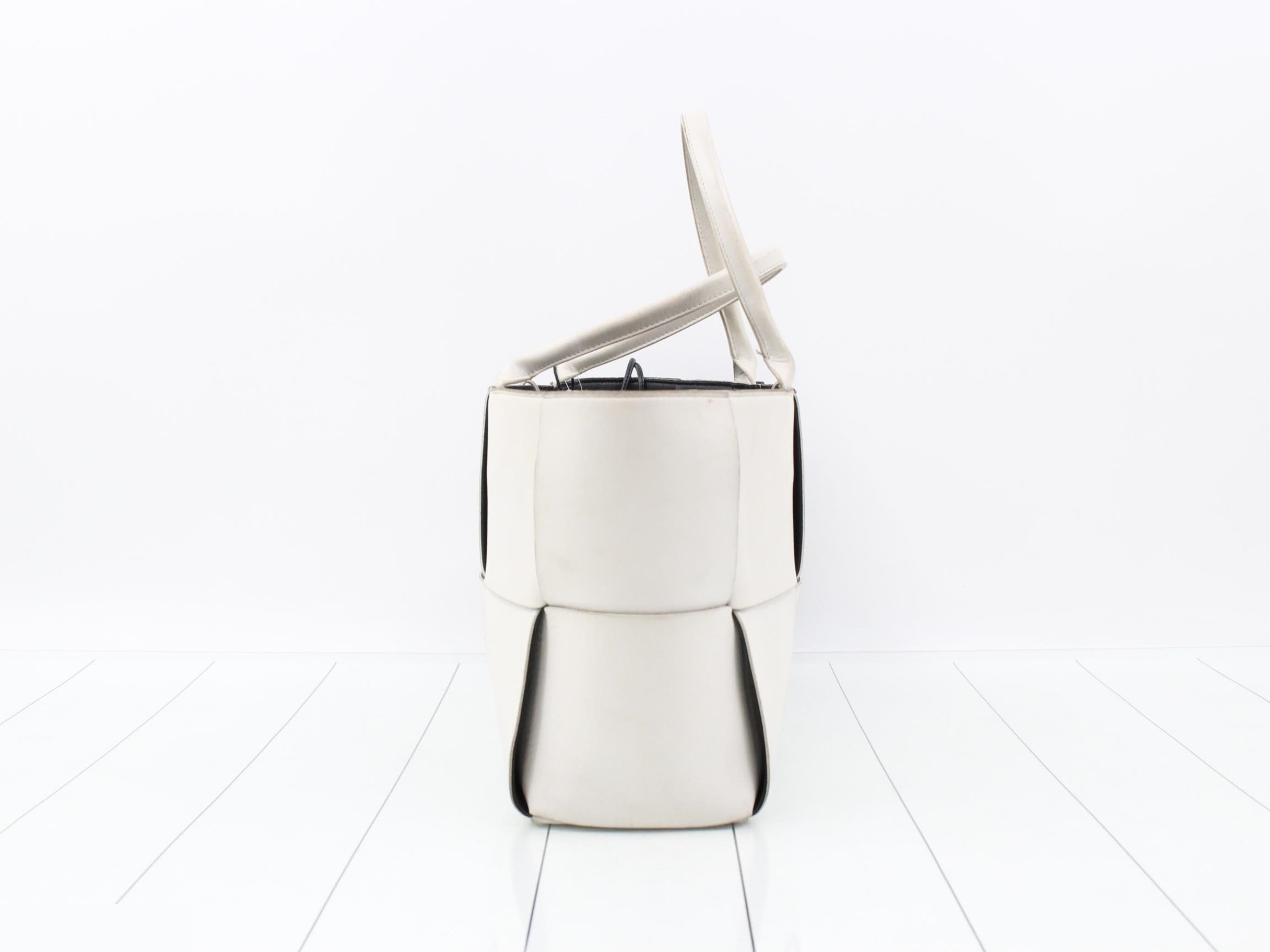 Maxi Intrecciato Zaarco Tote Bag with Pouch — view 3
