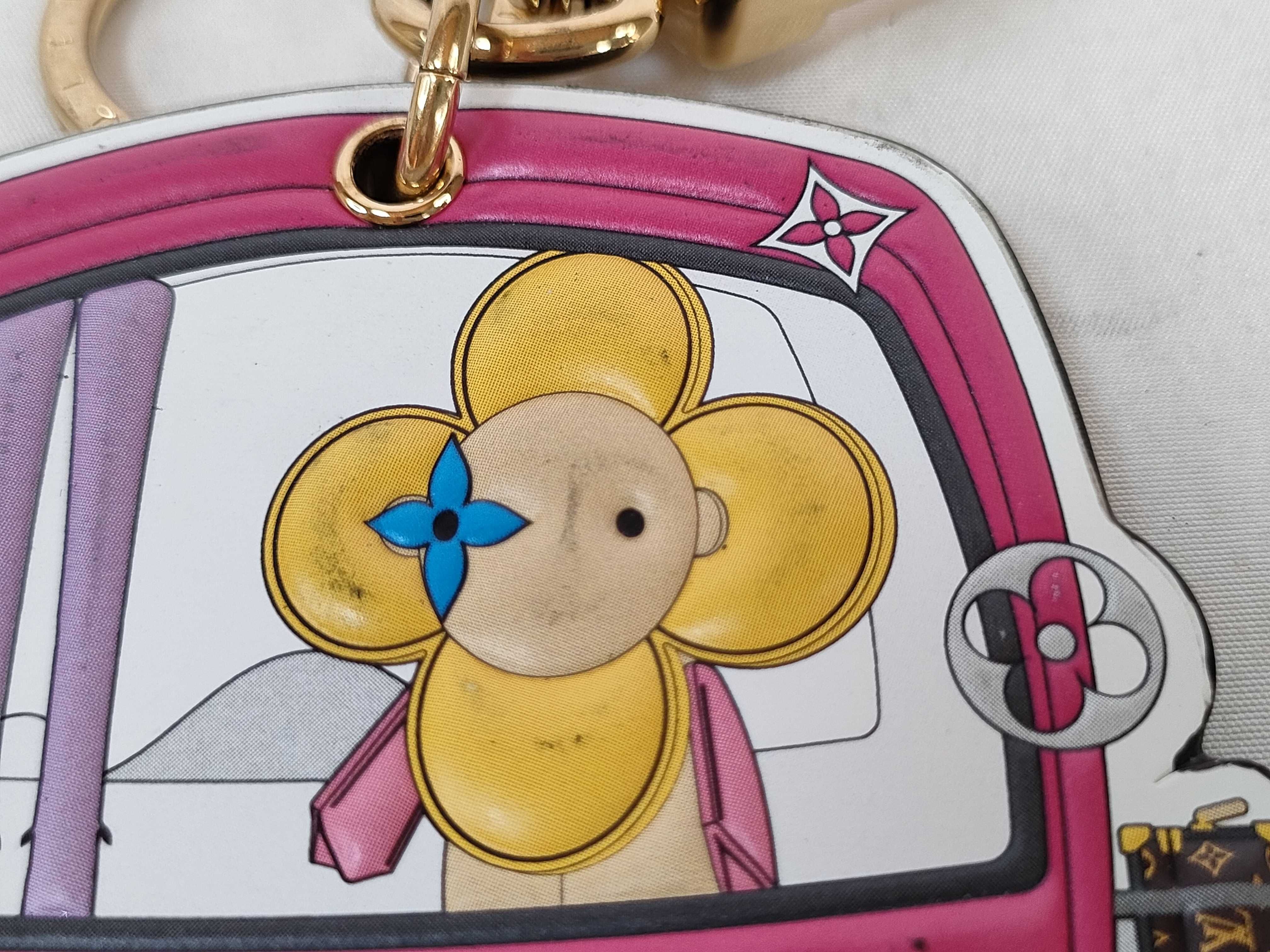 M68653 Vivienne Charm — view 6