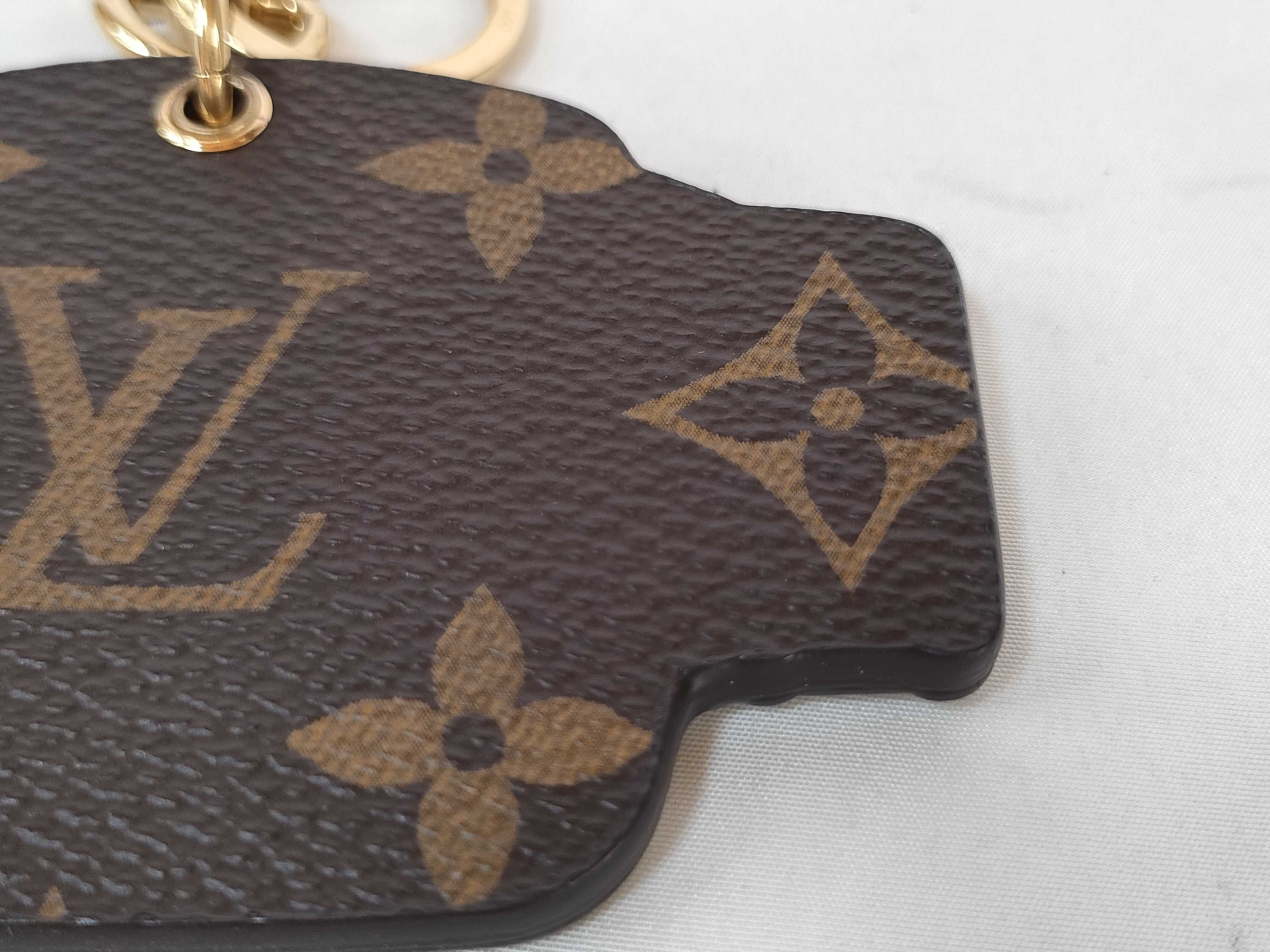M68653 Vivienne Charm — view 9