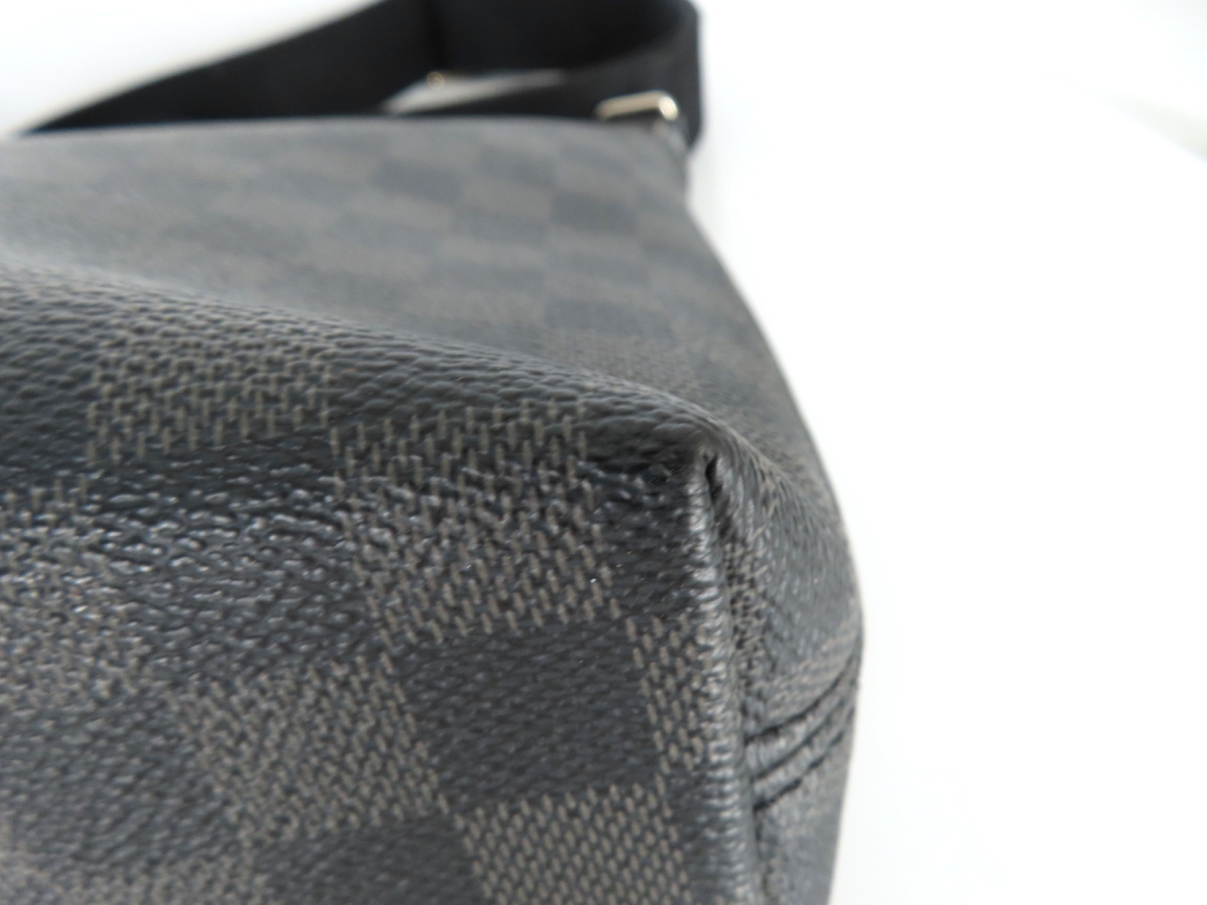 Damier Graphite ID- Mick 30 Canvas Black Shoulderbag SHW CA2128 Shoulder Bag — view 6
