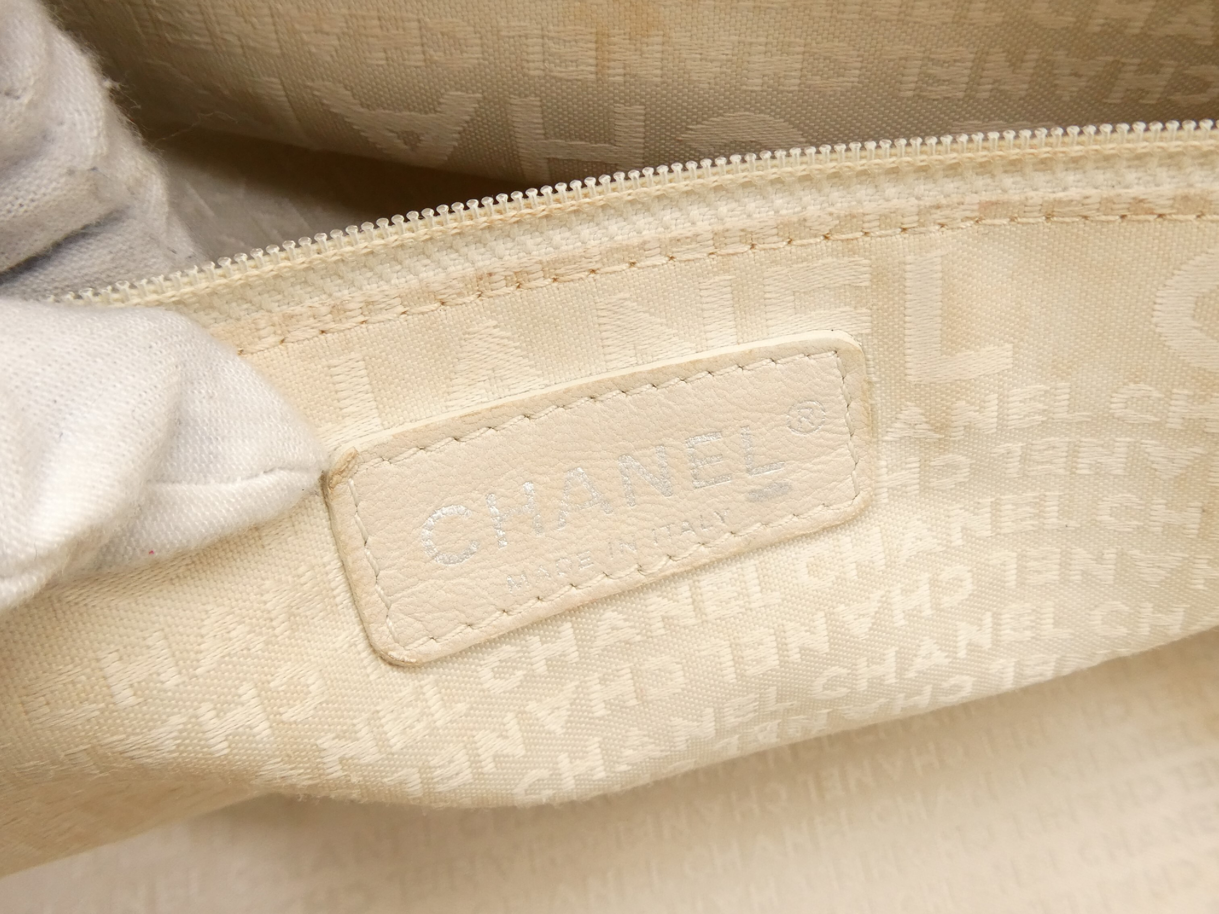 2.55 Executive Leather Handbag — view 8