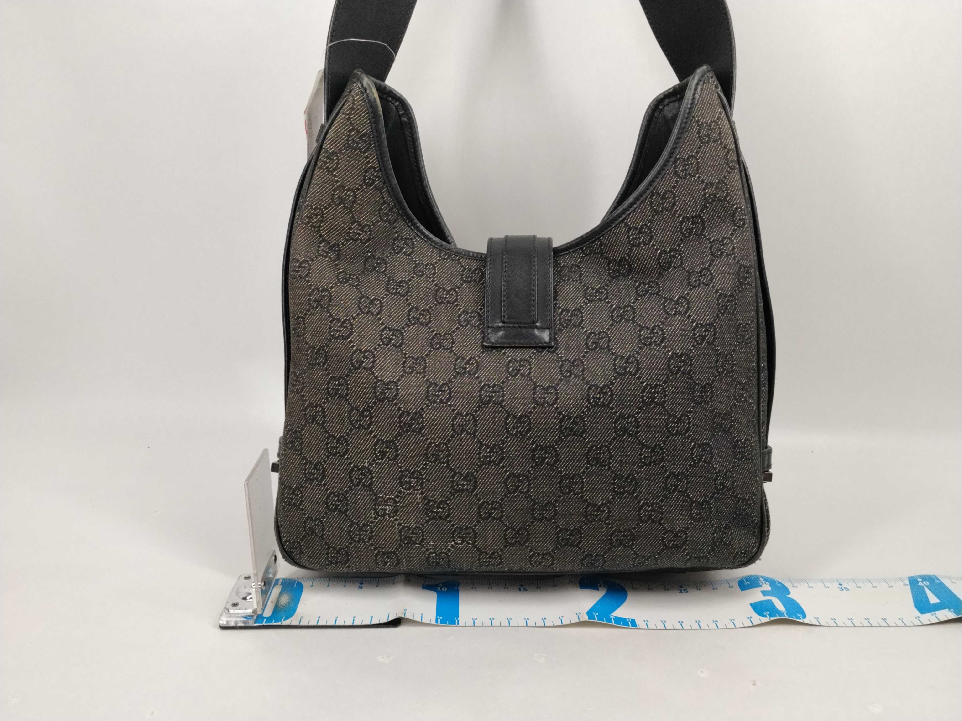 GG Canvas 143746 One-Shoulder Bag — view 2