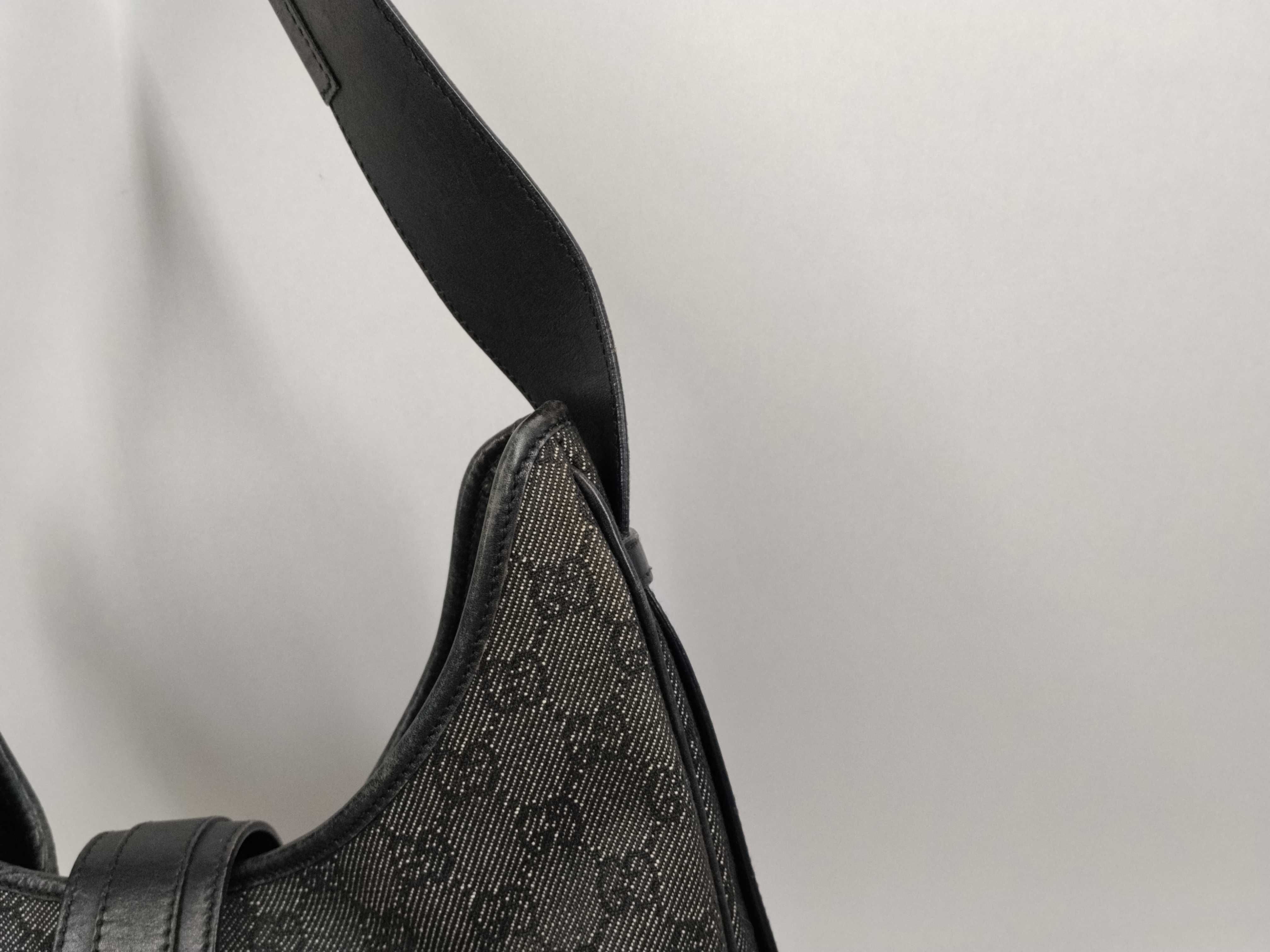 GG Canvas 143746 One-Shoulder Bag — view 3