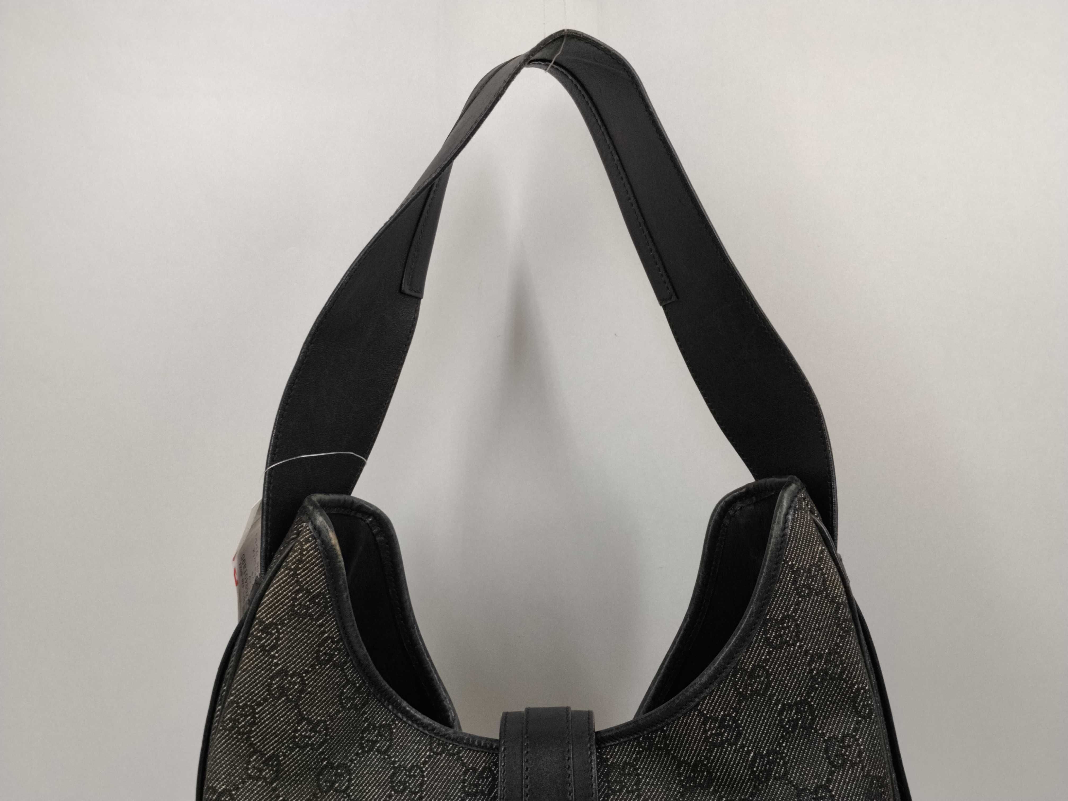 GG Canvas 143746 One-Shoulder Bag — view 4