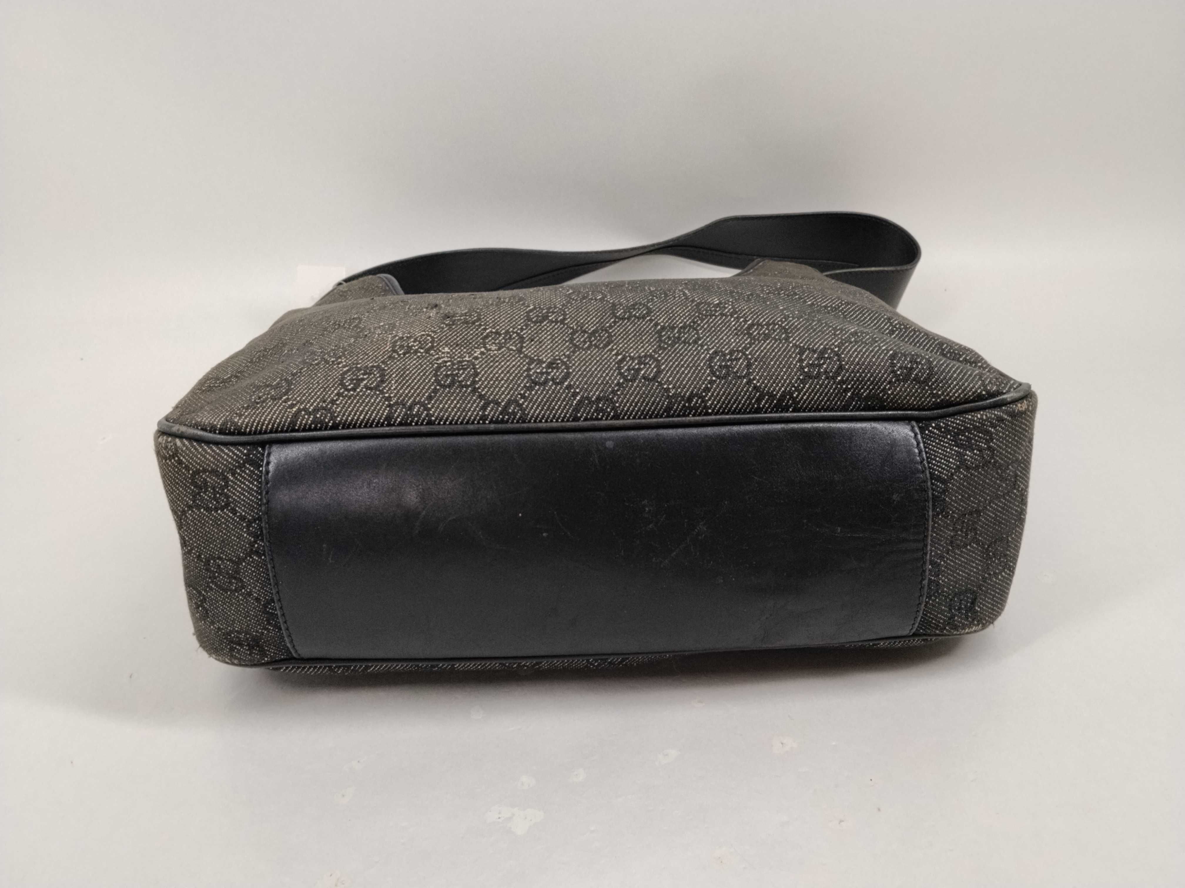 GG Canvas 143746 One-Shoulder Bag — view 8