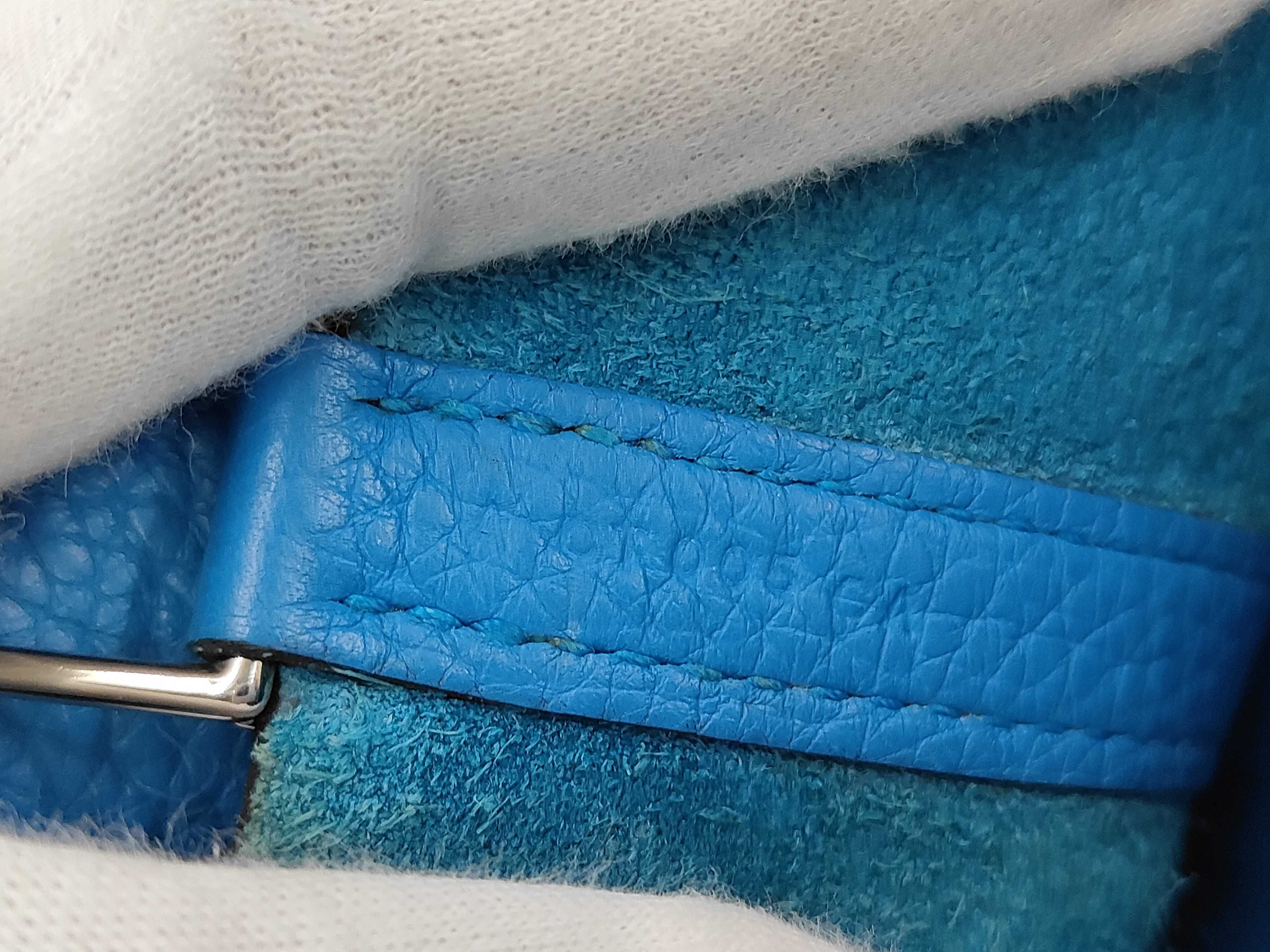 Picotin Lock MM, silver hardware, Taurillon Clemence leather, Blue Hydra, key and padlock included, A stamp/2017 production?, handbag — view 10