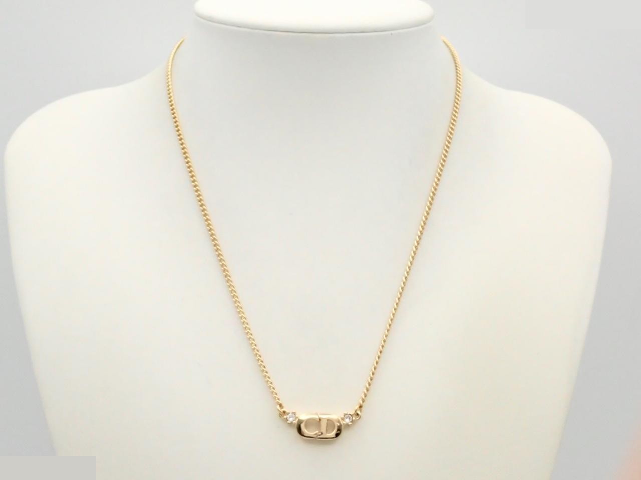 Other line: Precious metals, necklaces, pendants, wrist circumference approximately 43 cm. — view 3