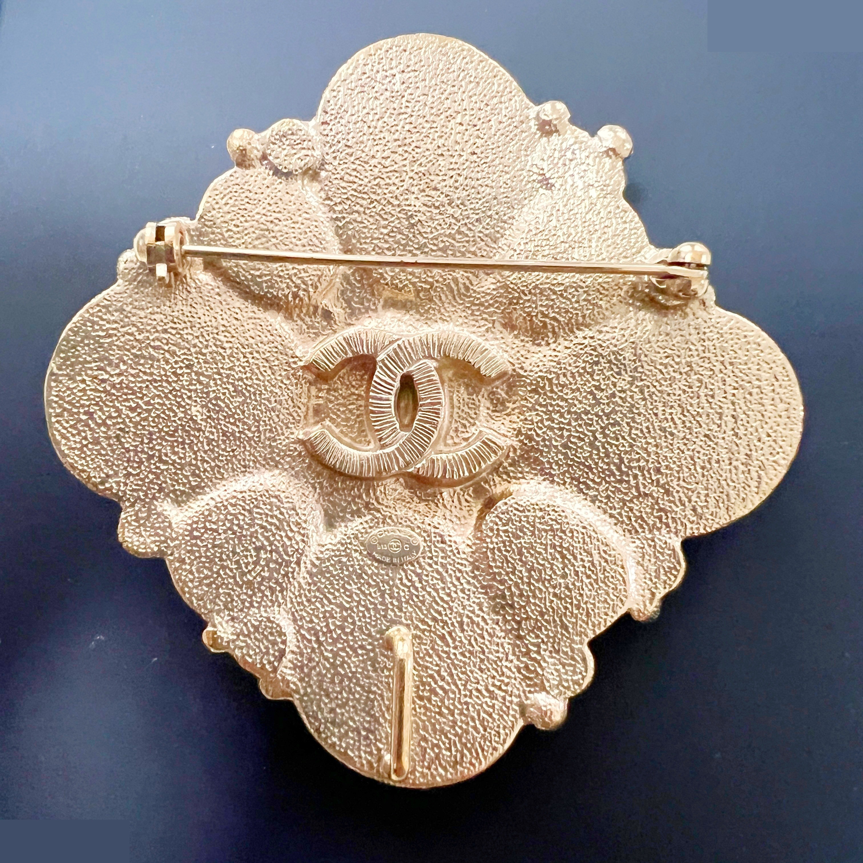 B13C Coco Mark Brooch, Pearl, Rhinestone — view 5
