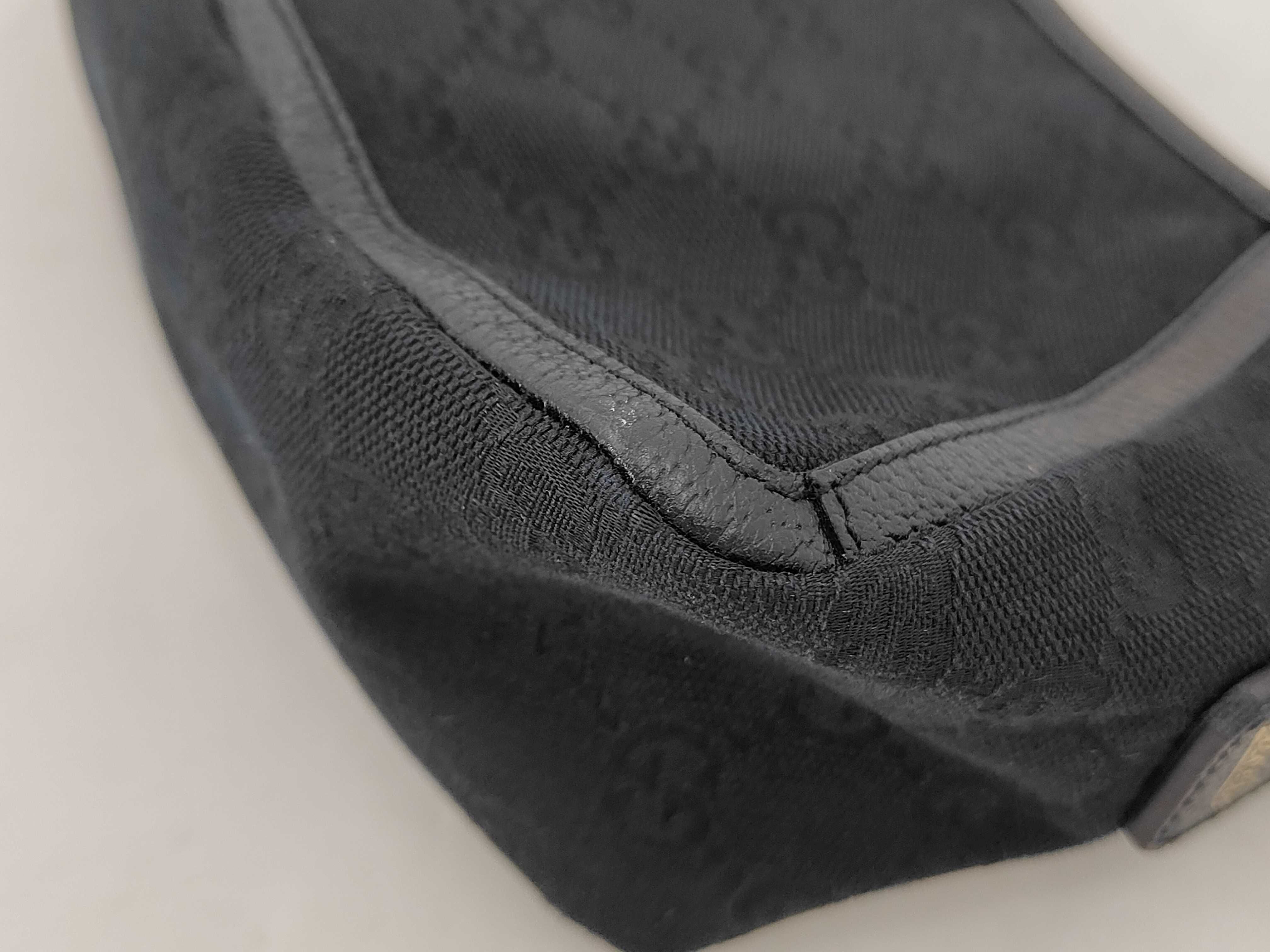 GG Logo Canvas Shoulder Bag Black — view 4