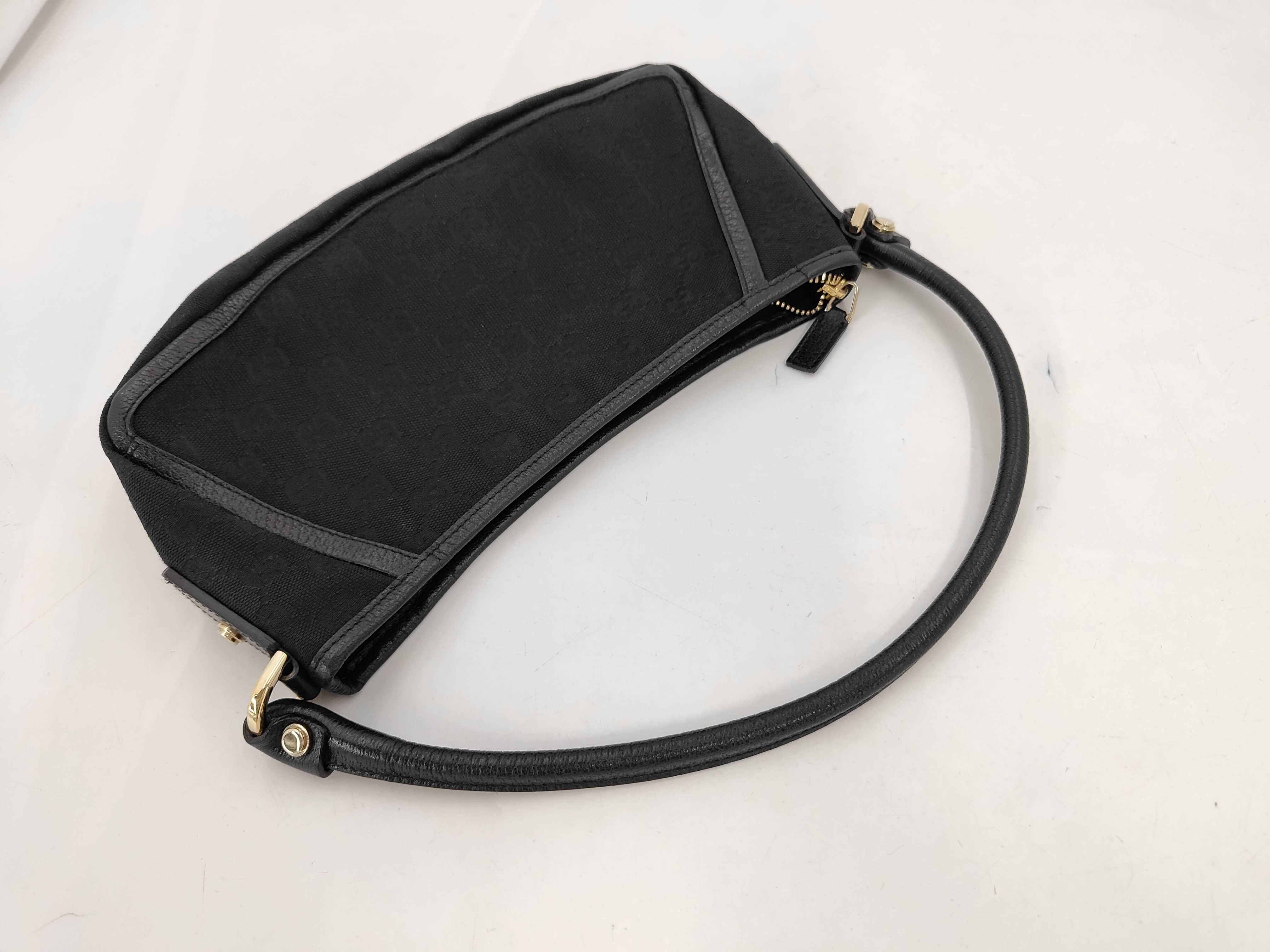 GG Logo Canvas Shoulder Bag Black — view 6