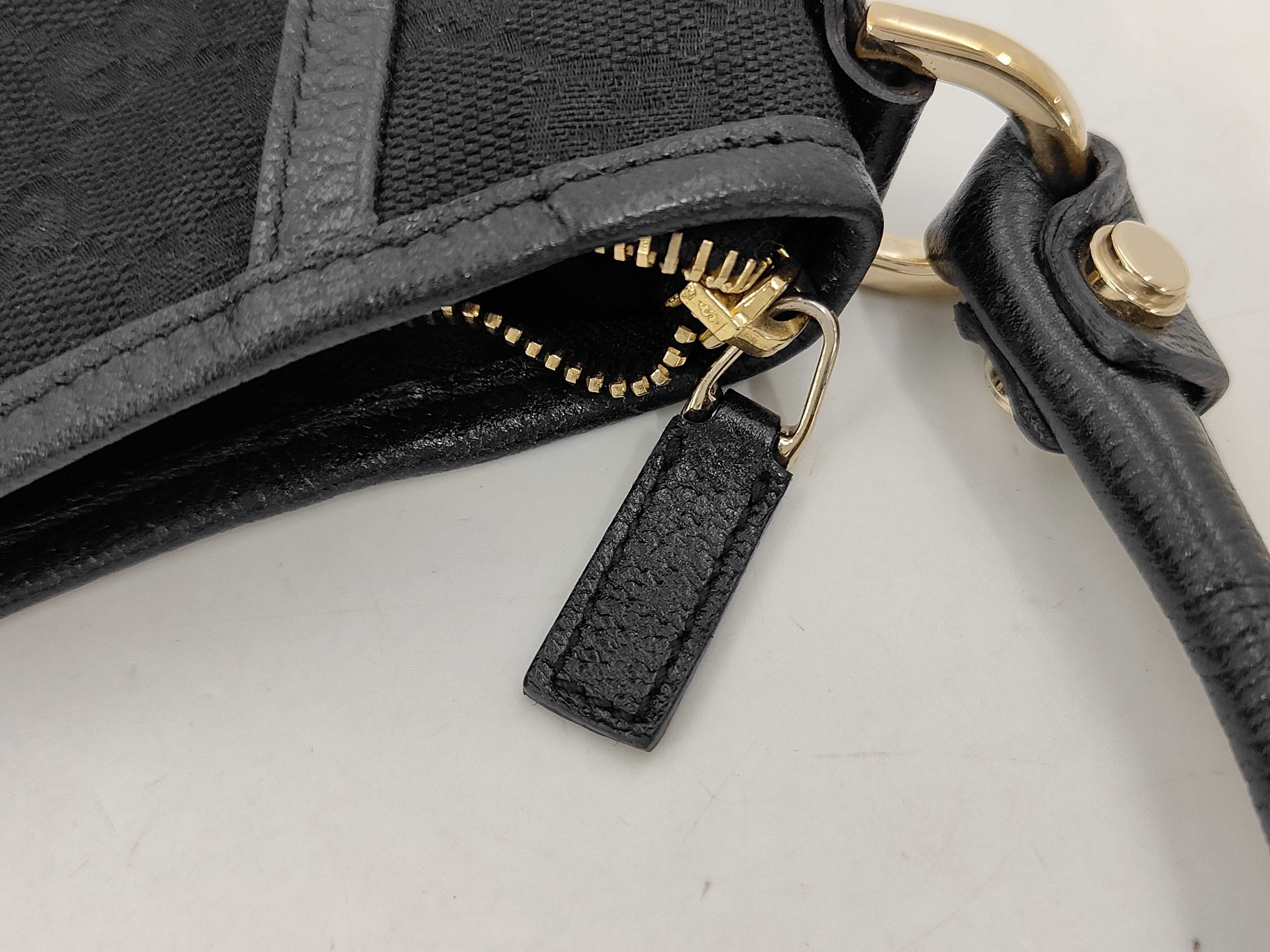 GG Logo Canvas Shoulder Bag Black — view 8