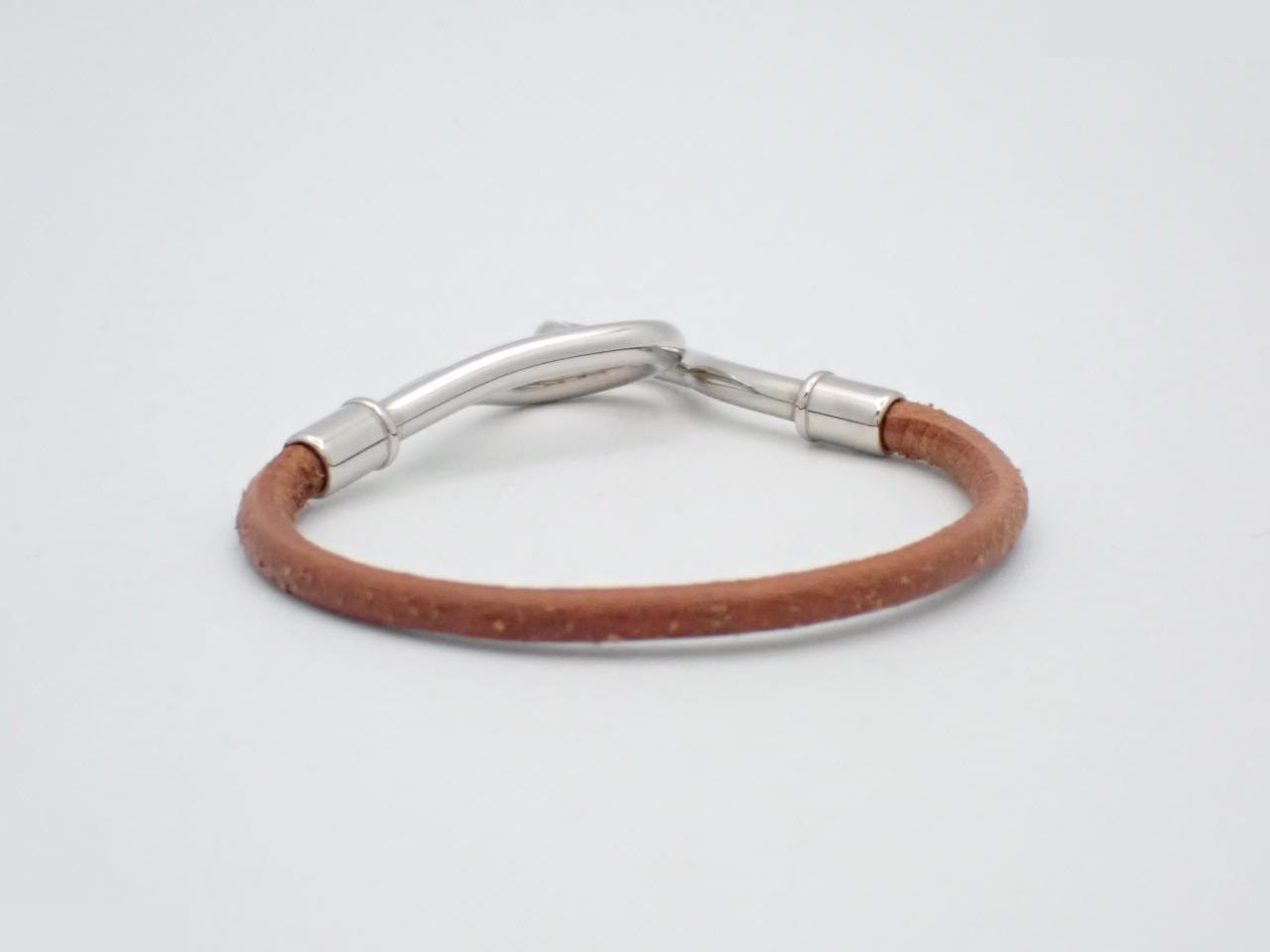 Jumbo bracelet/bangle, leather, approximately 17.5 cm in length, with original box. — view 2