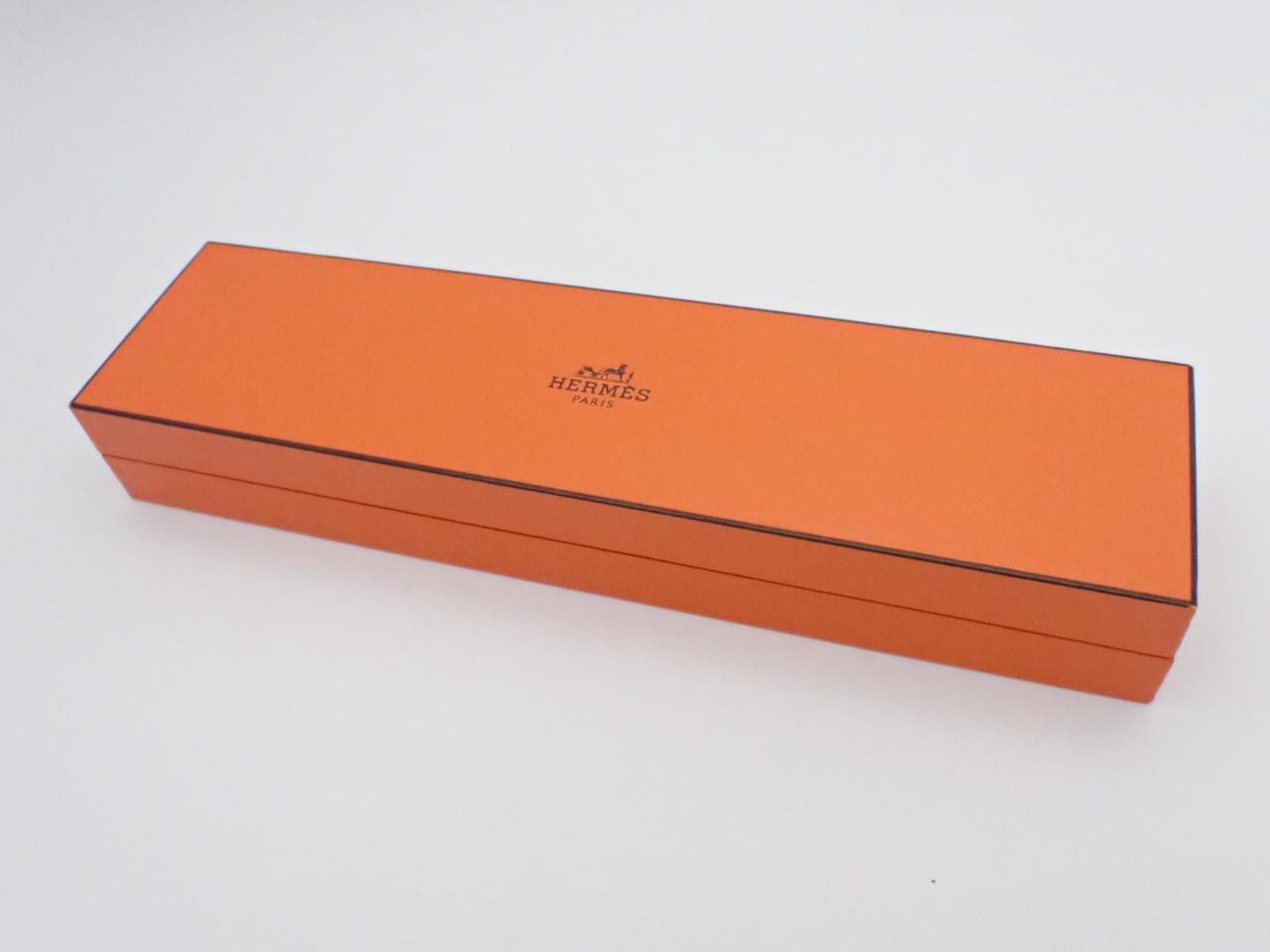 Jumbo bracelet/bangle, leather, approximately 17.5 cm in length, with original box. — view 4