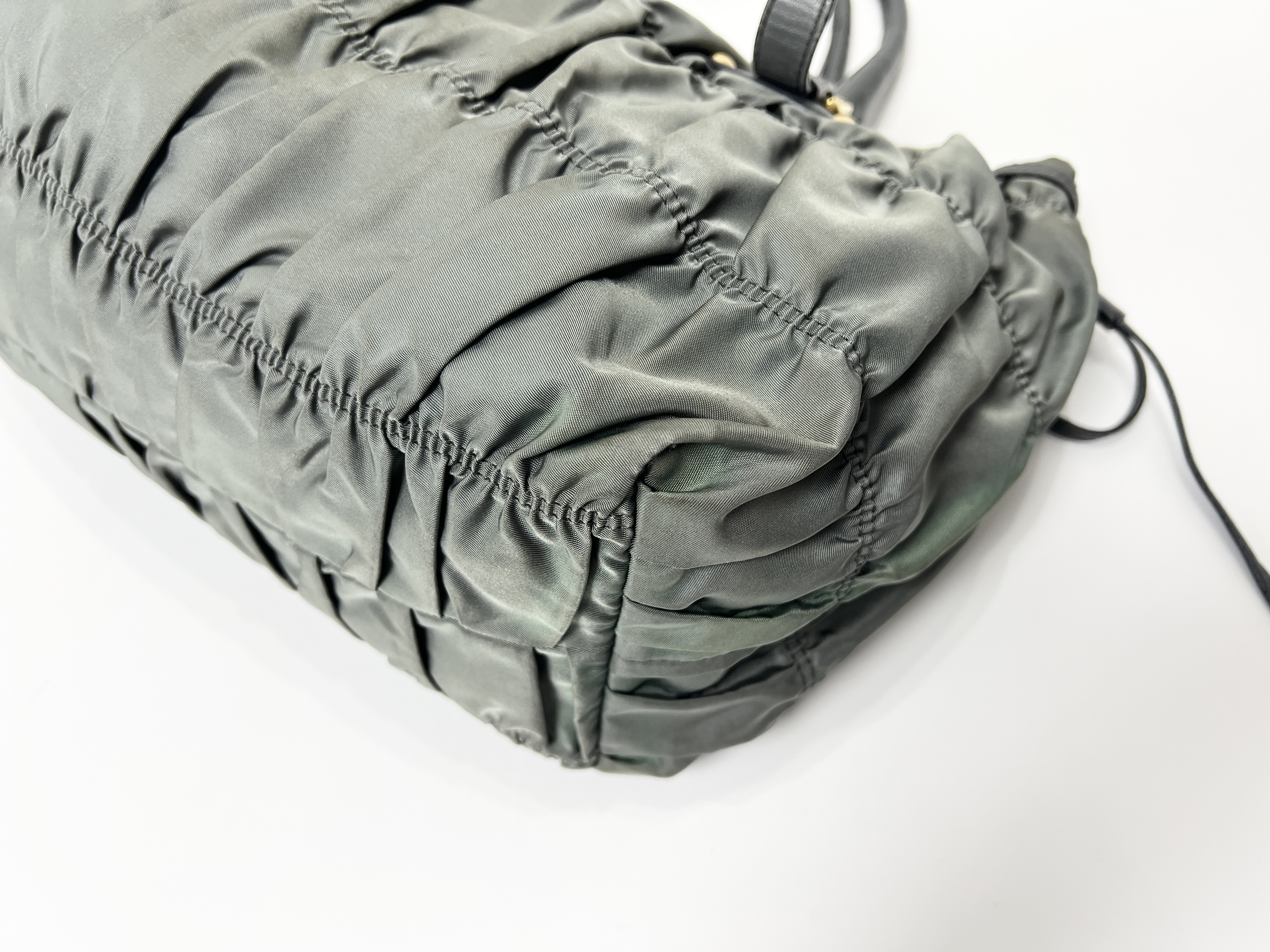Nylon Gathered Gaufre Handbag Tote Bag — view 11