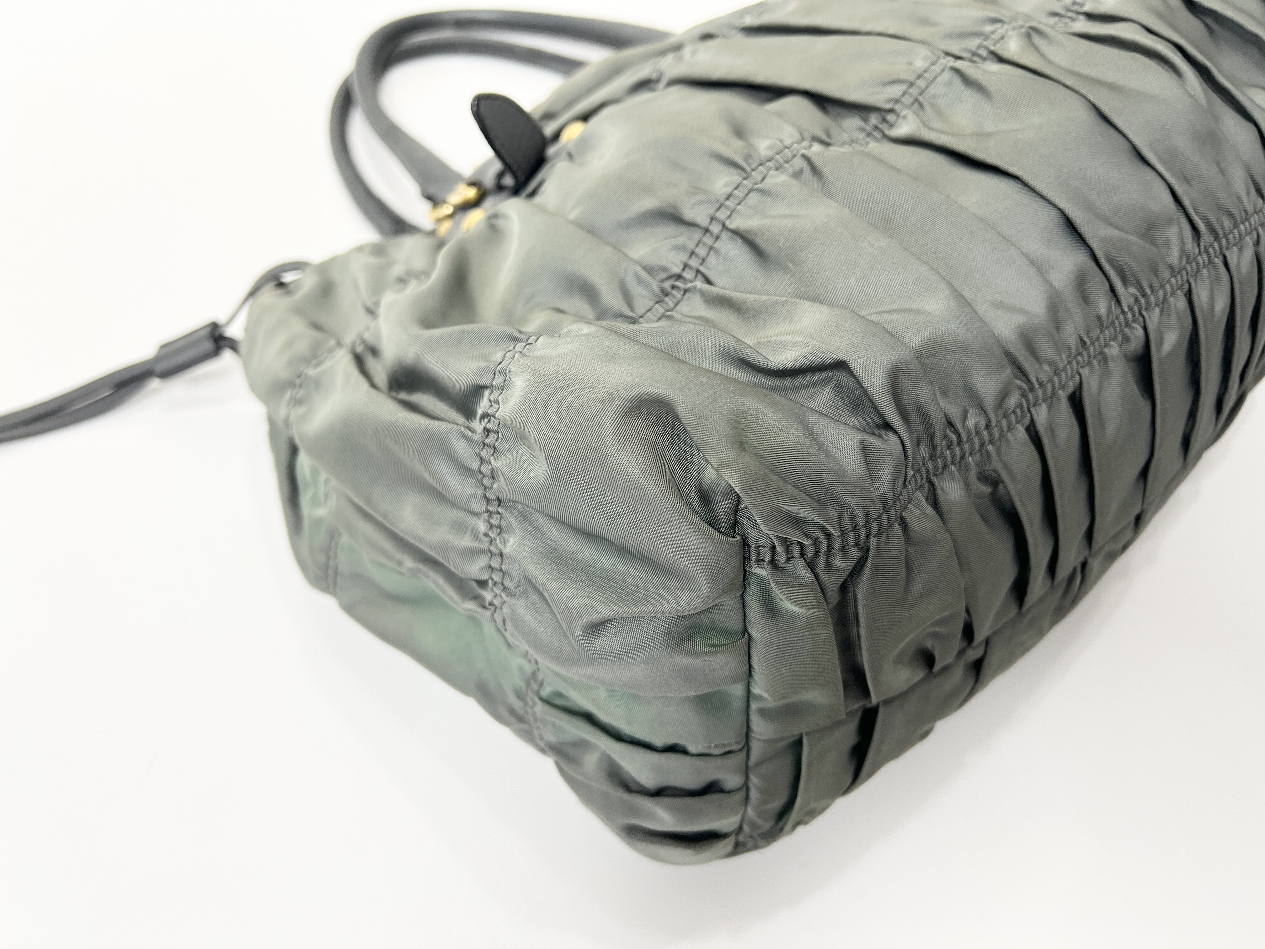 Nylon Gathered Gaufre Handbag Tote Bag — view 10