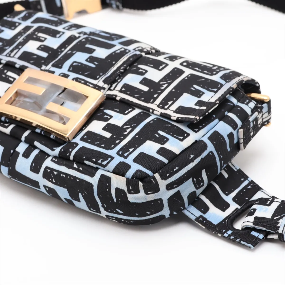 Zucca Mamma Bucket 8BR784 Nylon 2-Way Shoulder Bag Blue x Black — view 3