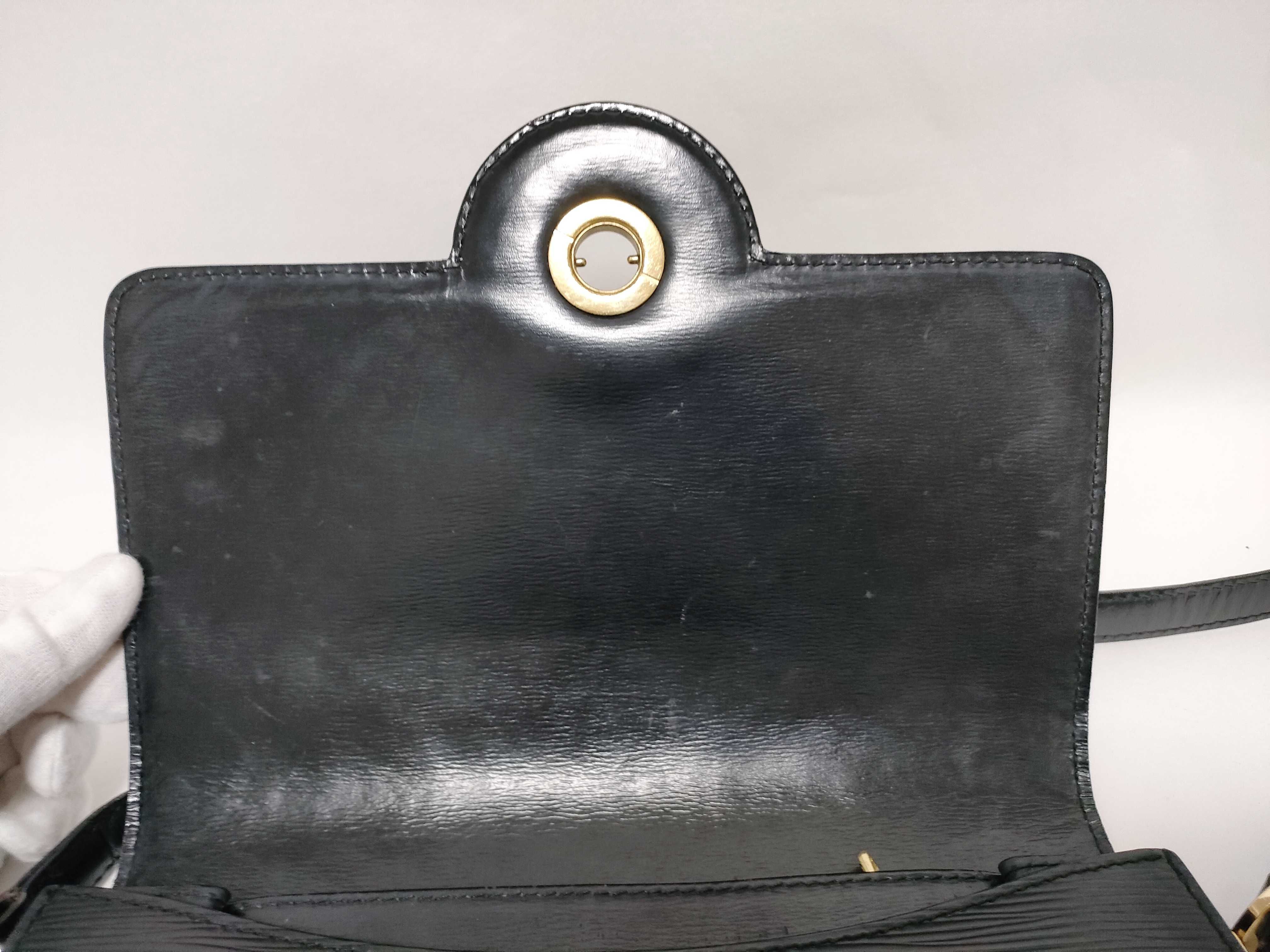 Epi Free Run M52402 Black Leather Shoulder Bag — view 8