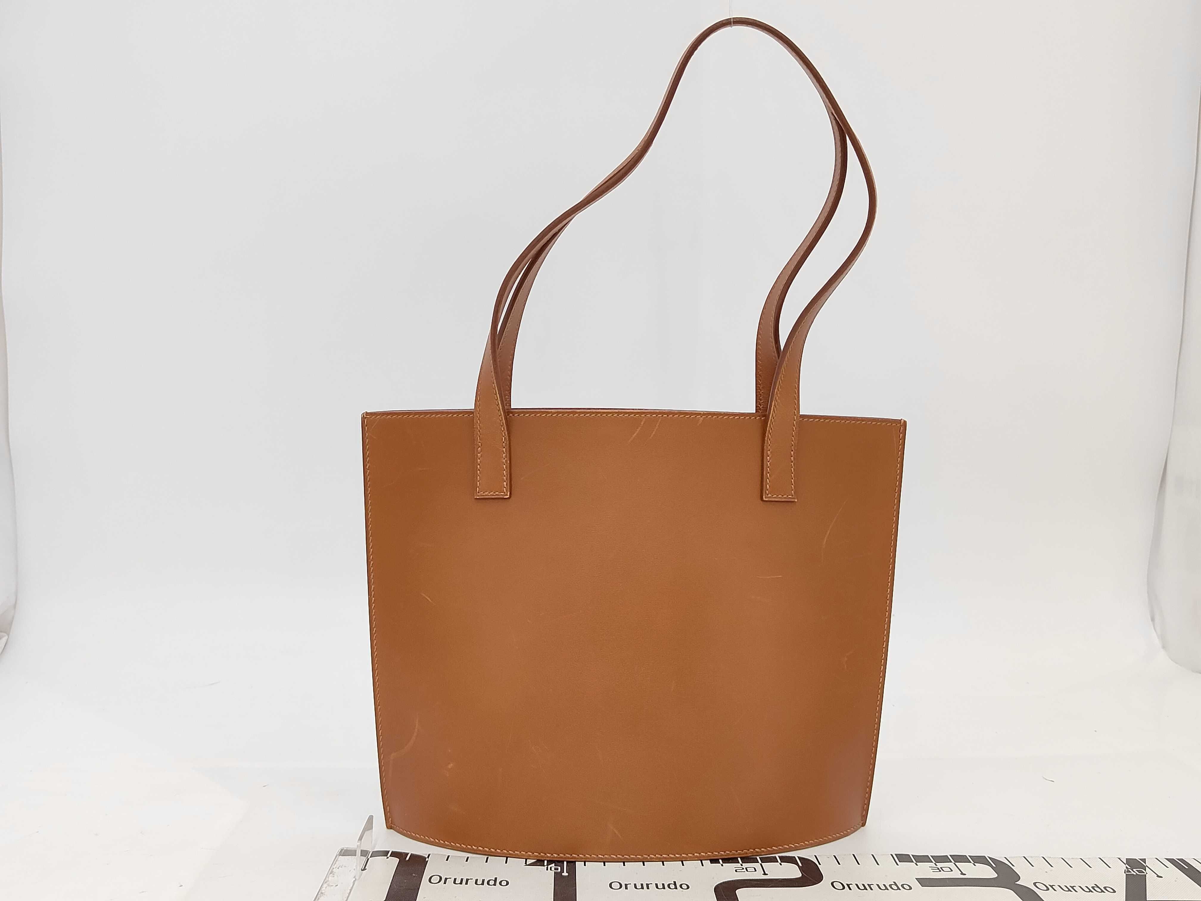 Philo PM Box Calf Brown Gold Hardware E Stamp Shoulder Bag — view 2